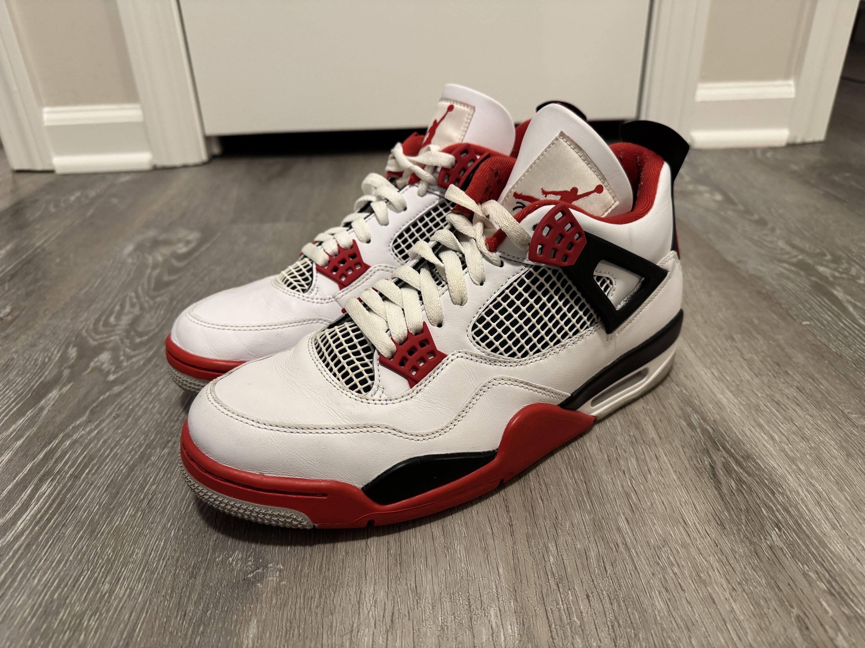 Jordan Brand Air Jordan 4 Retro Fire Red OG 2020 Size 11 Size US 11 / EU 44 - 1 Thumbnail