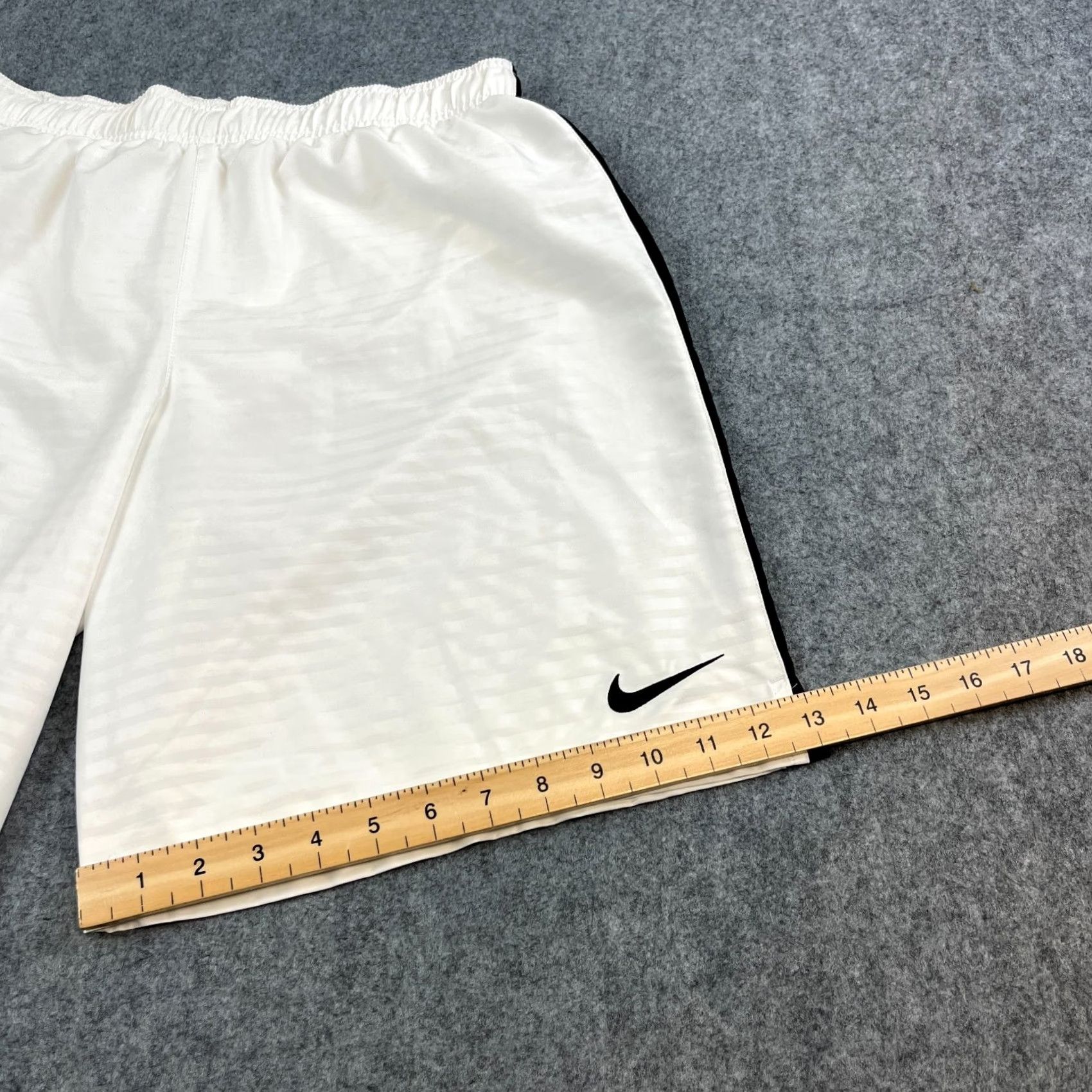 Nike Nike Mens Sweat Shorts XL White Swoosh Gymwear Size US 36 / EU 52 - 4 Thumbnail