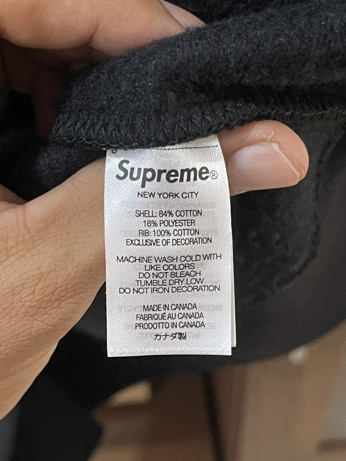 Supreme SUPREME BLACK ON RED BNWT Size US M / EU 48-50 / 2 - 8 Thumbnail
