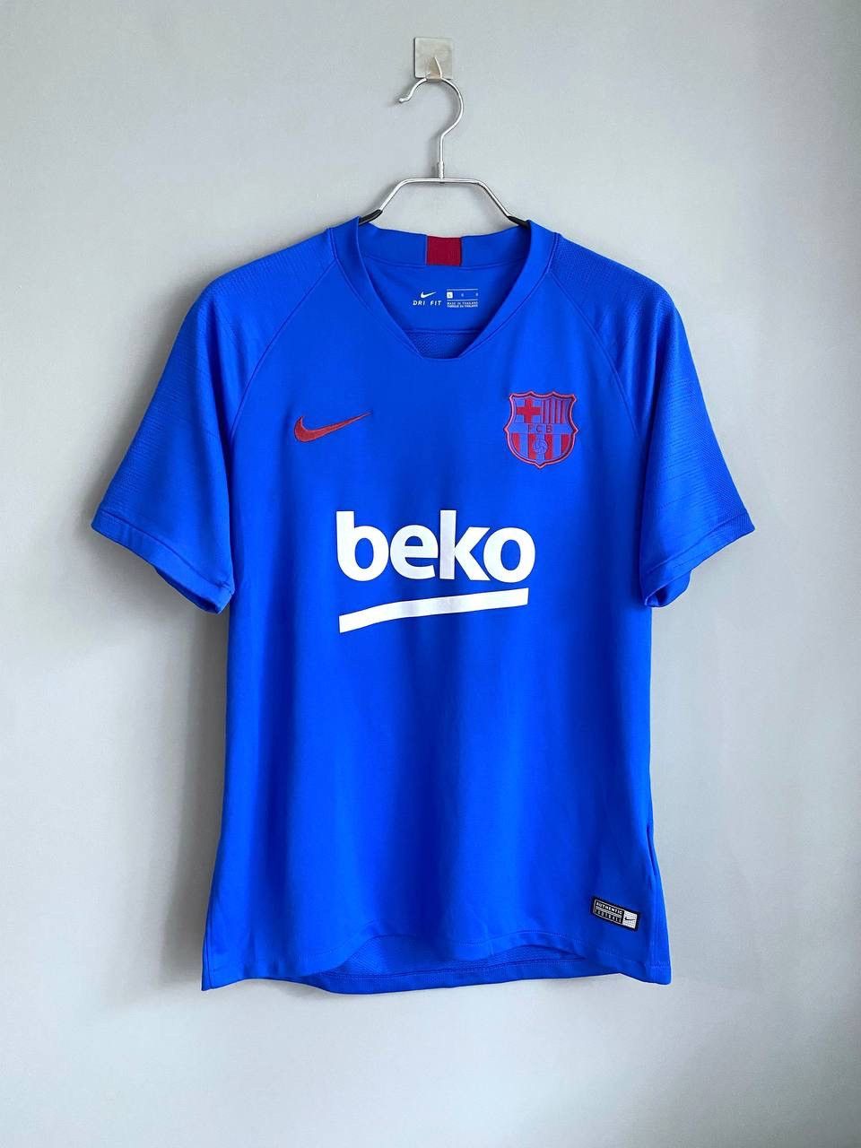 Nike Nike FC Barcelona 2019/2020 Soccer Jersey Traning, Size L Size US L / EU 52-54 / 3 - 1 Thumbnail