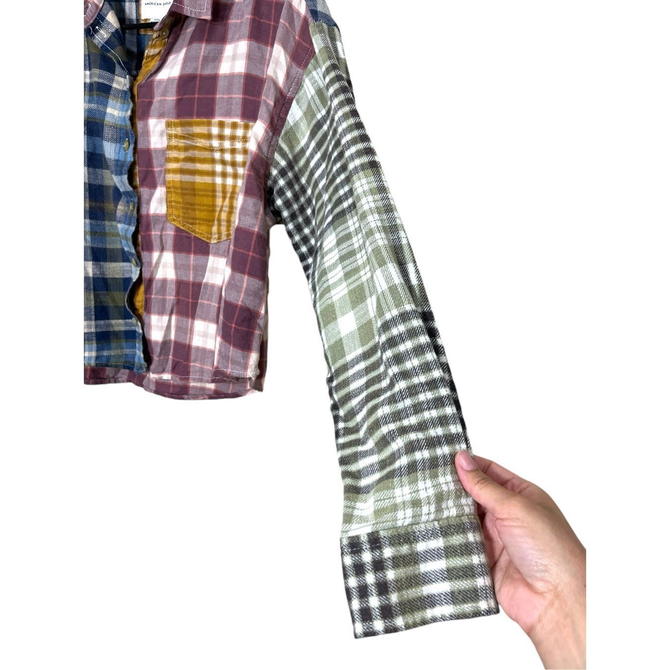 American Eagle Outfitters AMERICAN EAGLE Cozy Cabin Cropped Patchwork Plaid Flannel Sh Size S / US 4 / IT 40 - 3 Thumbnail