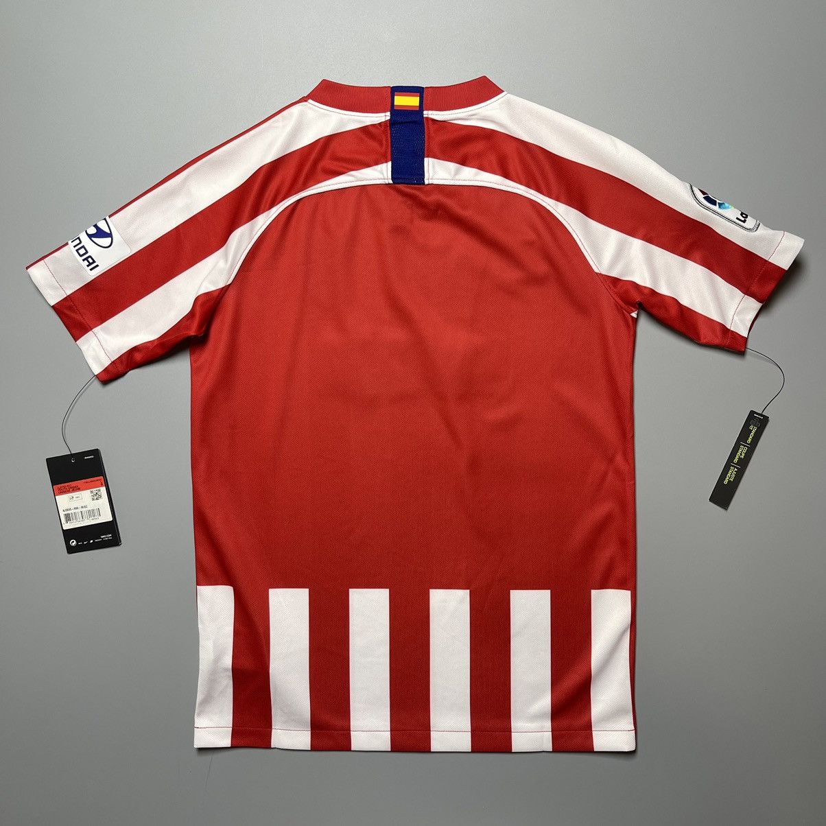Nike × Vintage YOUTH SIZE ATLETICO MADRID NIKE 2019/2020 SOCCER HOME JERSEY Size US XXS / EU 40 - 10 Thumbnail