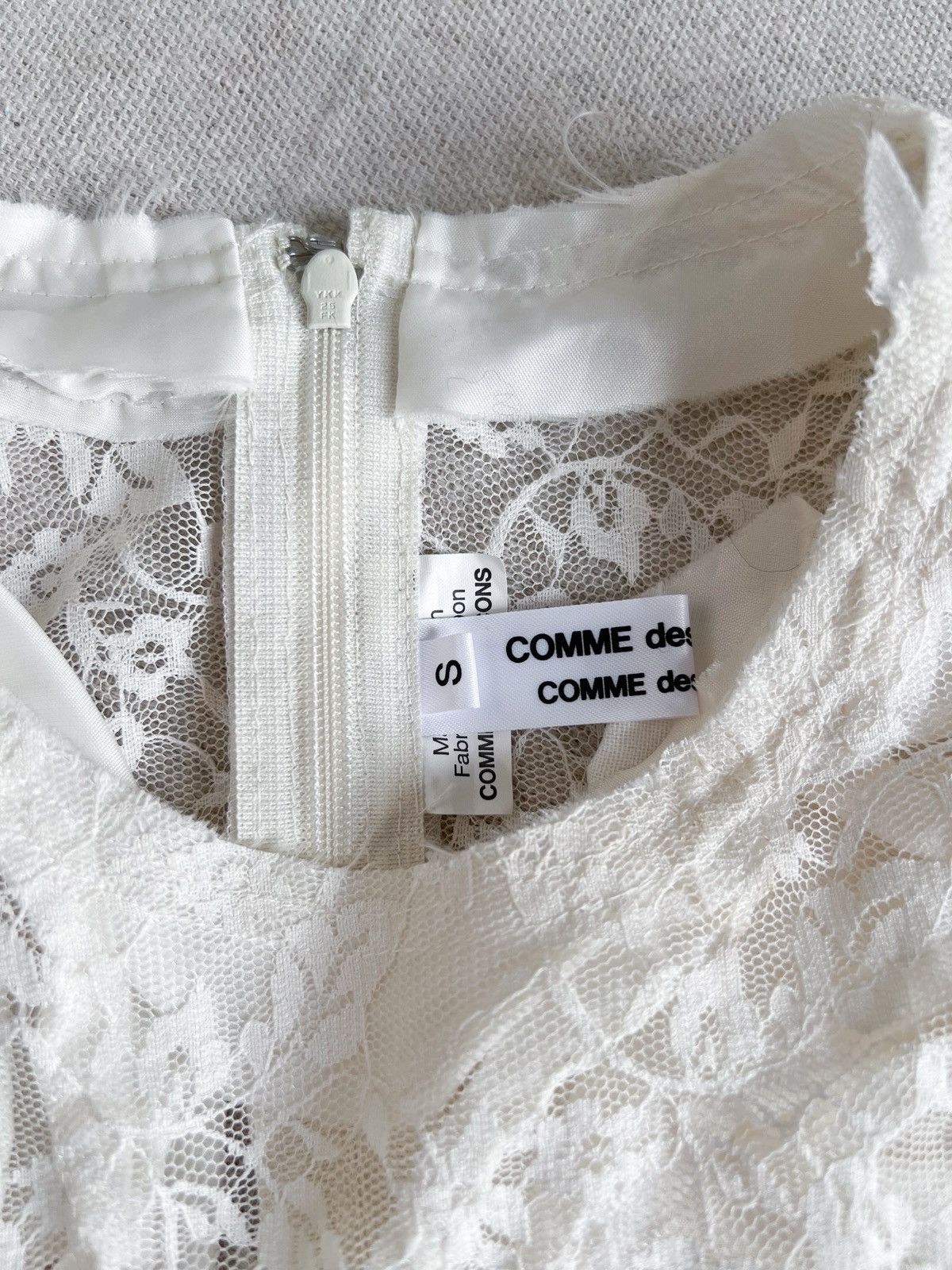 Comme des Garcons Comme des Garcons AW15 Tailored Lace Blouse Size S / US 4 / IT 40 - 14 Thumbnail