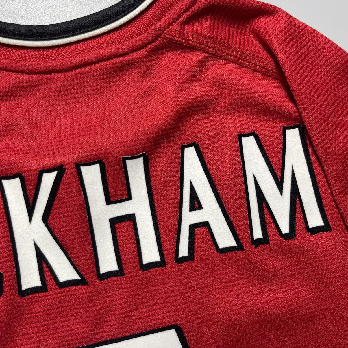 Vintage MAN UNITED UMBRO 2000/2001 FOOTBALL HOME JERSEY #7 BECKHAM Size US M / EU 48-50 / 2 - 14 Thumbnail