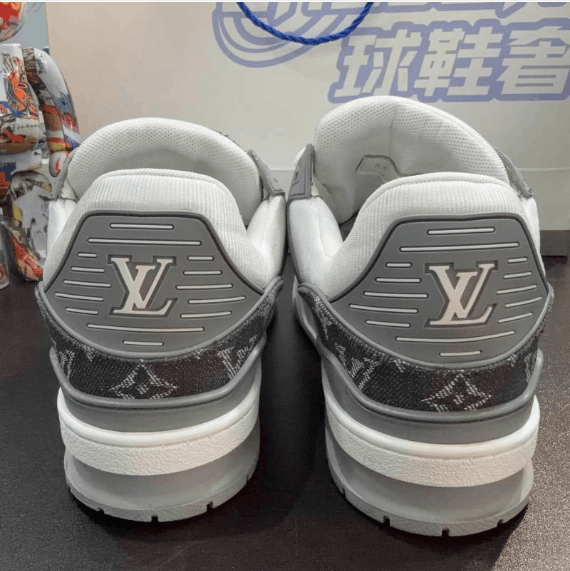 Louis Vuitton Louis Vuitton low-top shoes Size US 7 / EU 40 - 9 Thumbnail
