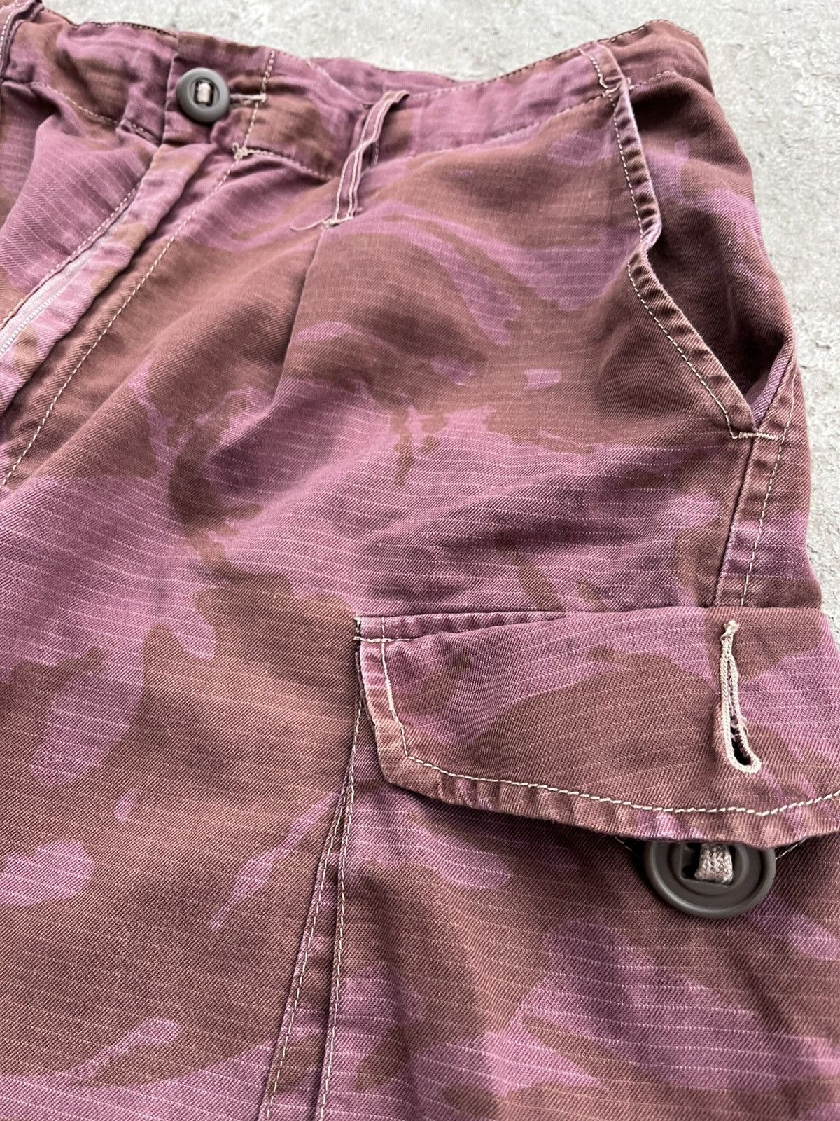 20471120 × If Six Was Nine × Le Grande Bleu (L.G.B.) 💥 Vintage Bondage Red Camo Multipocket Cargo Pants Y2K Baggy Size US 30 / EU 46 - 5 Thumbnail