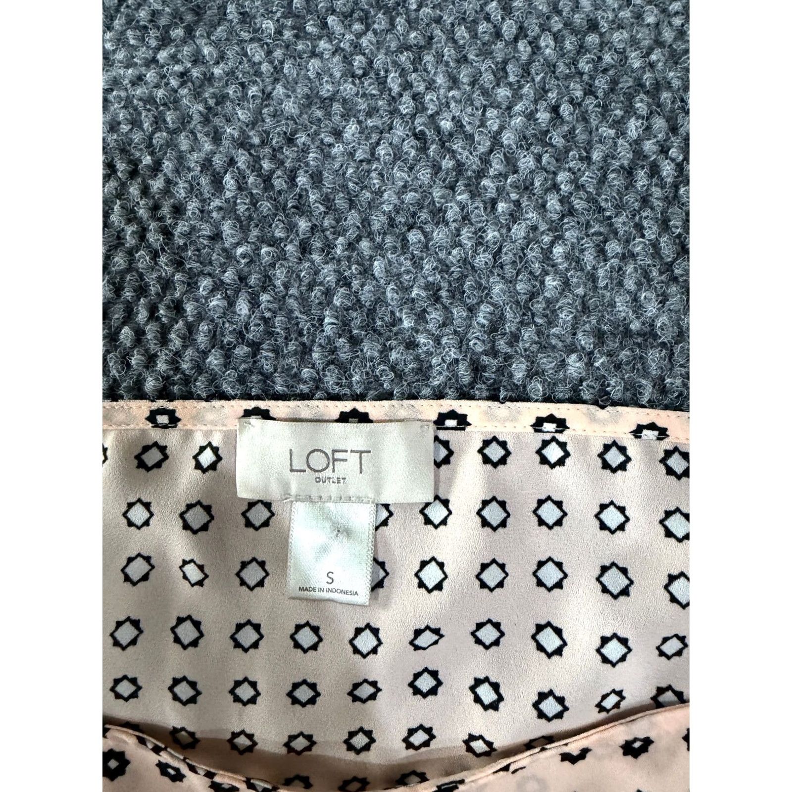 Loft LOFT Blouse Womens S Pink Black Geometric Print Tie Sleeve Long Sleeve Crew Neck Casual Pattern: Geometric Ruffle Polyester Regular All Seasons Size S / US 4 / IT 40 - 4 Thumbnail