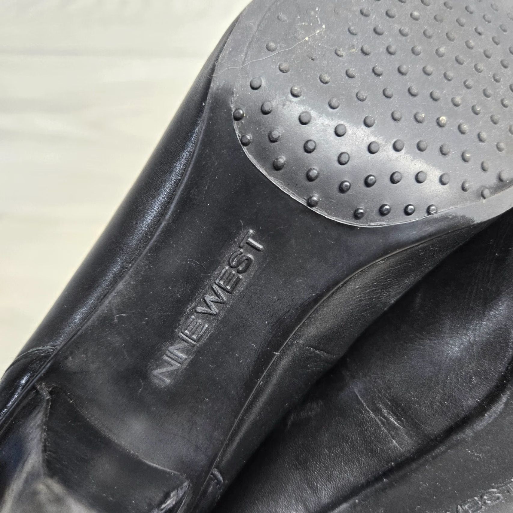 Nine West VINTAGE Nine West Black Patent Leather Pump Heels Women's Size 6M High Heel Classics Size US 6 / IT 36 - 7 Thumbnail