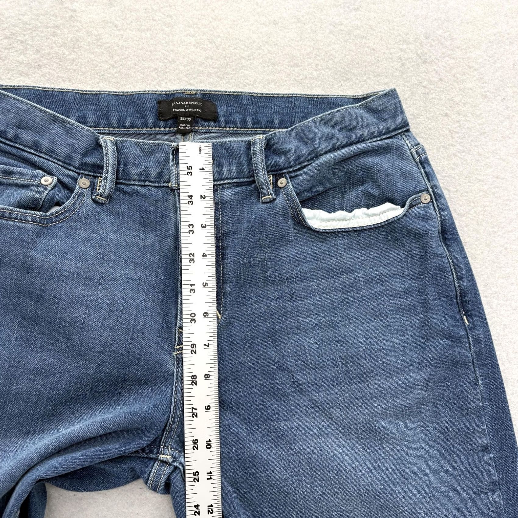 Banana Republic Banana Republic Travel Athletic Jeans Mens 33x30 Blue Wash Tapered Stretch Denim Pants Jeans Mens Navy Blue Athletic Fit Denim Jeans Size US 33 - 6 Thumbnail