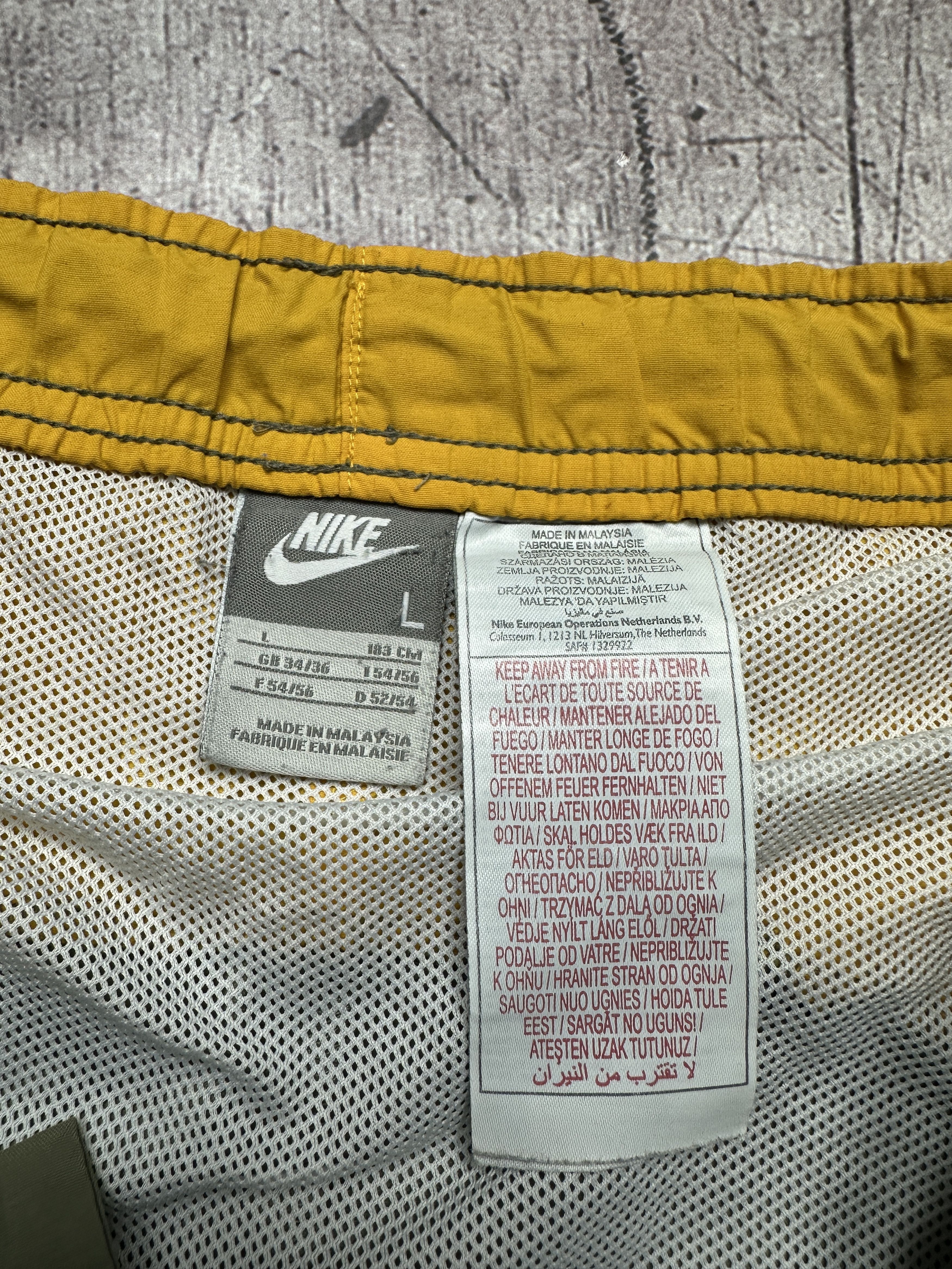 Nike Nike Vintage Mens Nylon Swimming Shorts Size US 34 / EU 50 - 5 Thumbnail