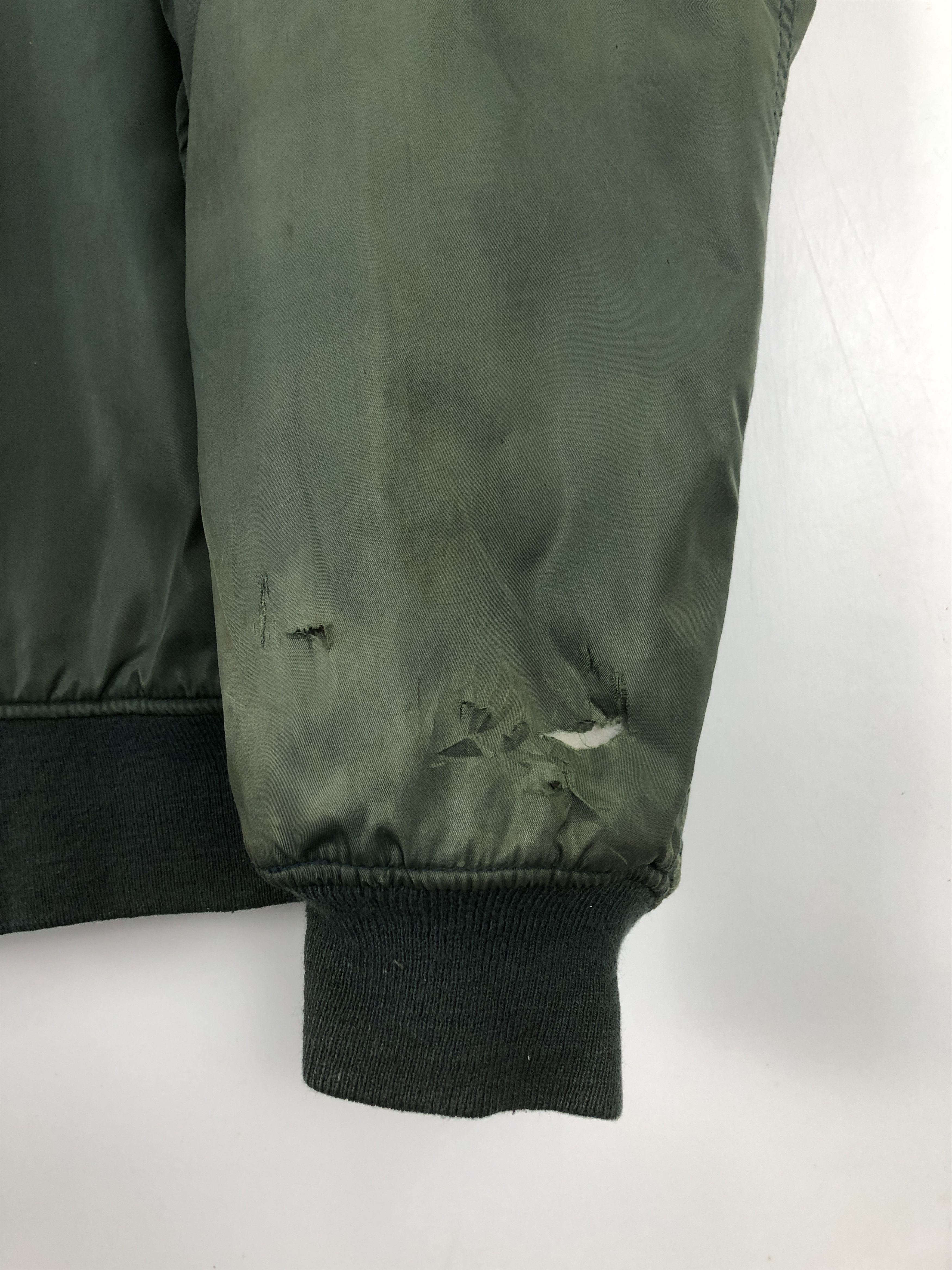 Japanese Brand Vintage Uniqlo Sun Faded Bomber Jacket Trashed J1662 Size US L / EU 52-54 / 3 - 4 Thumbnail