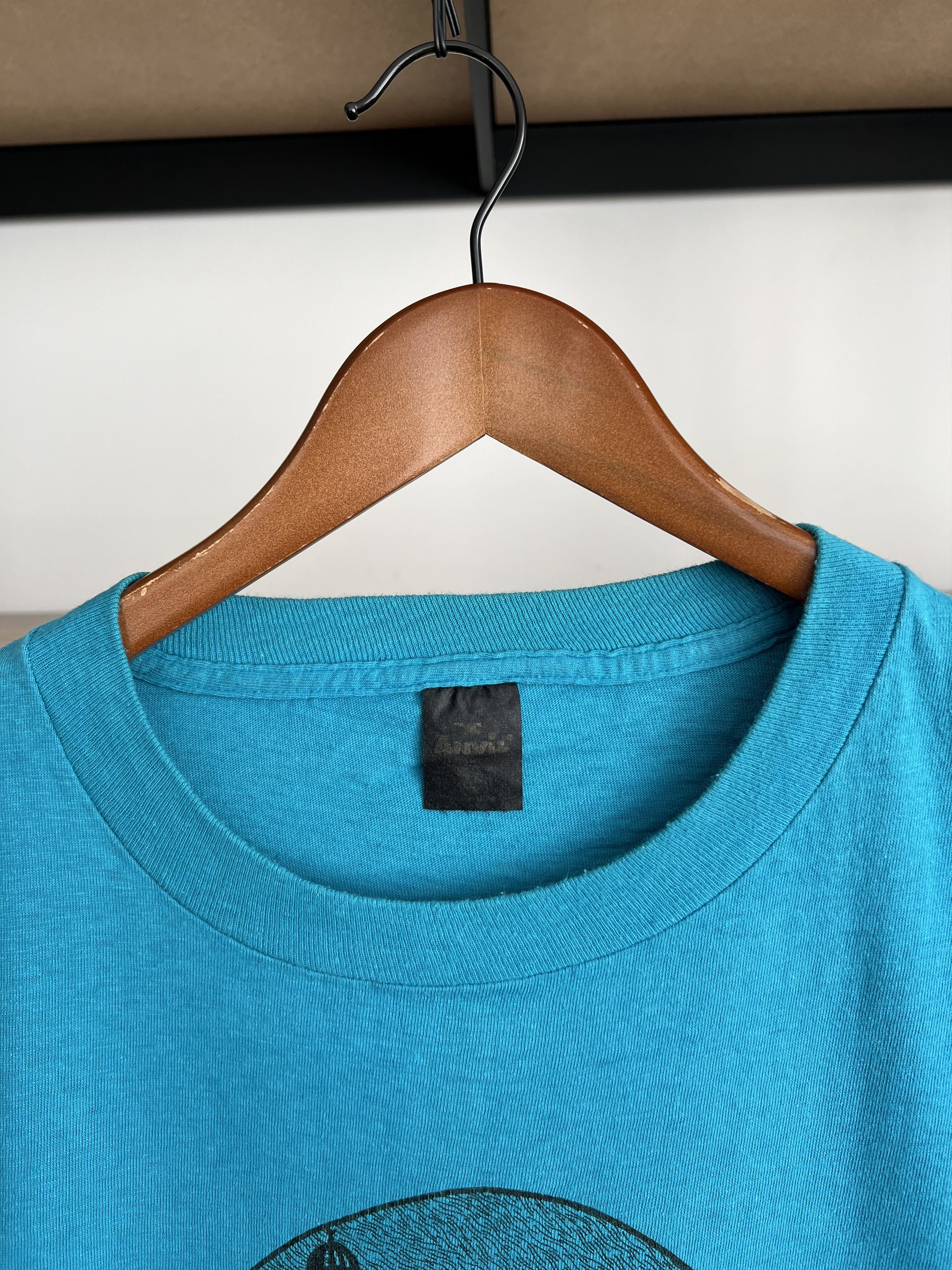 Band Tees Vintage 80s The Kinks Sacramento Kapitol Blue T-shirt Size US M / EU 48-50 / 2 - 10 Thumbnail