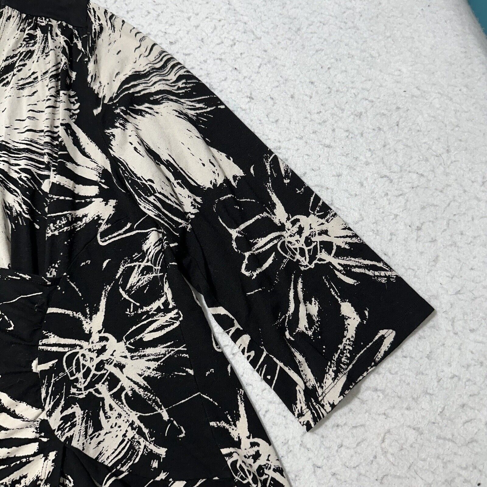 Other Lane Bryant 14/16 Black Ivory Floral Faux Wrap Blouse V-Neck Size XXL / US 16-18 / IT 52-54 - 4 Thumbnail
