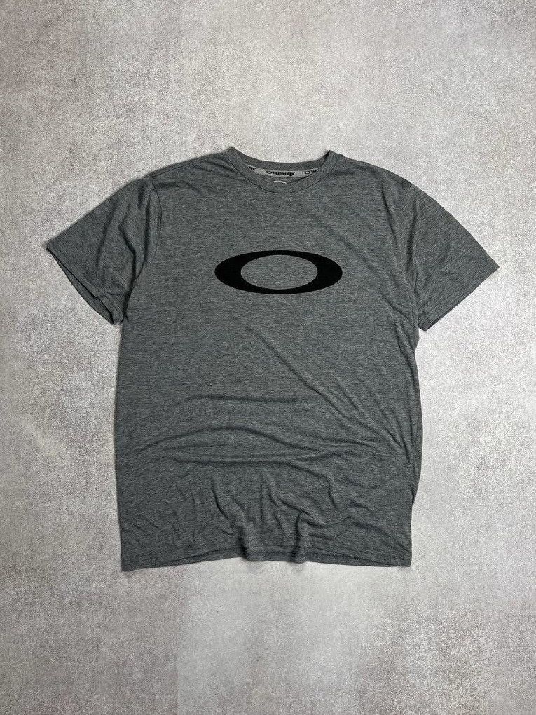 Oakley Vintage Oakley Big Logo Archival T-shirt L Size US L / EU 52-54 / 3 - 1 Thumbnail