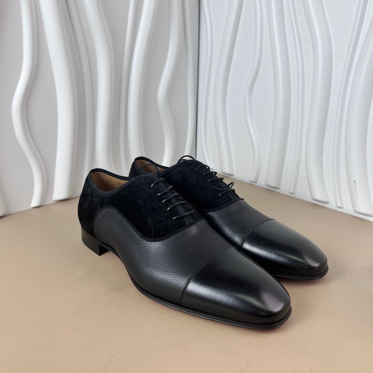 Christian Louboutin Christian Louboutin Mens Greggo Flat Calf Leather Shoes Size Size US 8 / EU 41 - 9 Thumbnail