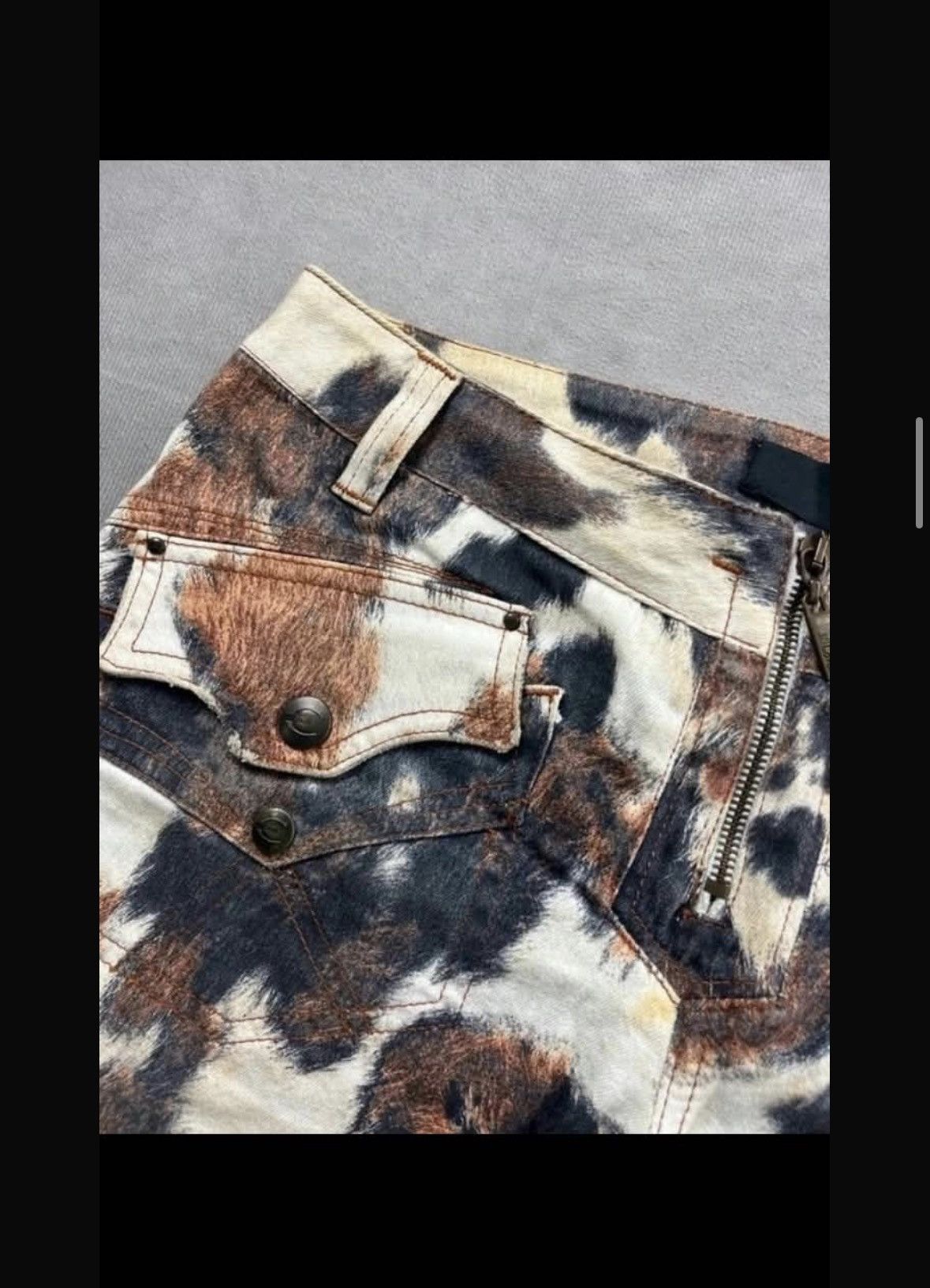 Roberto Cavalli Roberto Cavalli - Cow Print / Animal Print Capri Pants Size 27" / US 4 / IT 40 - 6 Thumbnail