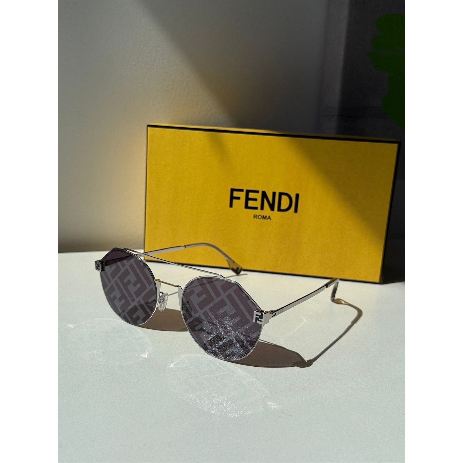 Fendi NEW Fendi FE40060U Silver Logo Mirror Round Sunglasses Size ONE SIZE - 2 Thumbnail