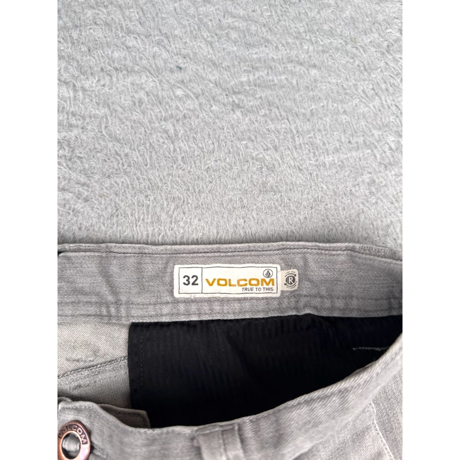 Volcom Volcom Men’s Chino Shorts 32 Gray Cotton Blend 10in Inseam Regular Fit Casual Skateboard Beach 90s Theme Mens Size US 32 / EU 48 - 7 Thumbnail