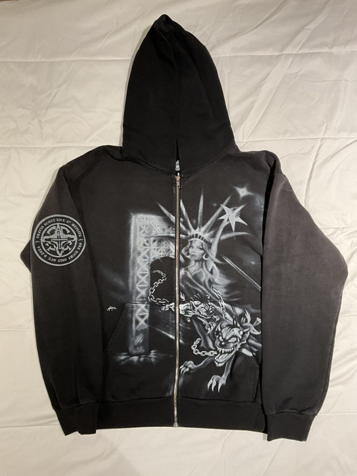 Travis Scott Travis Scott Utopia MetLife Black Statue Zip Up Size Medium Size US M / EU 48-50 / 2 - 1 Thumbnail