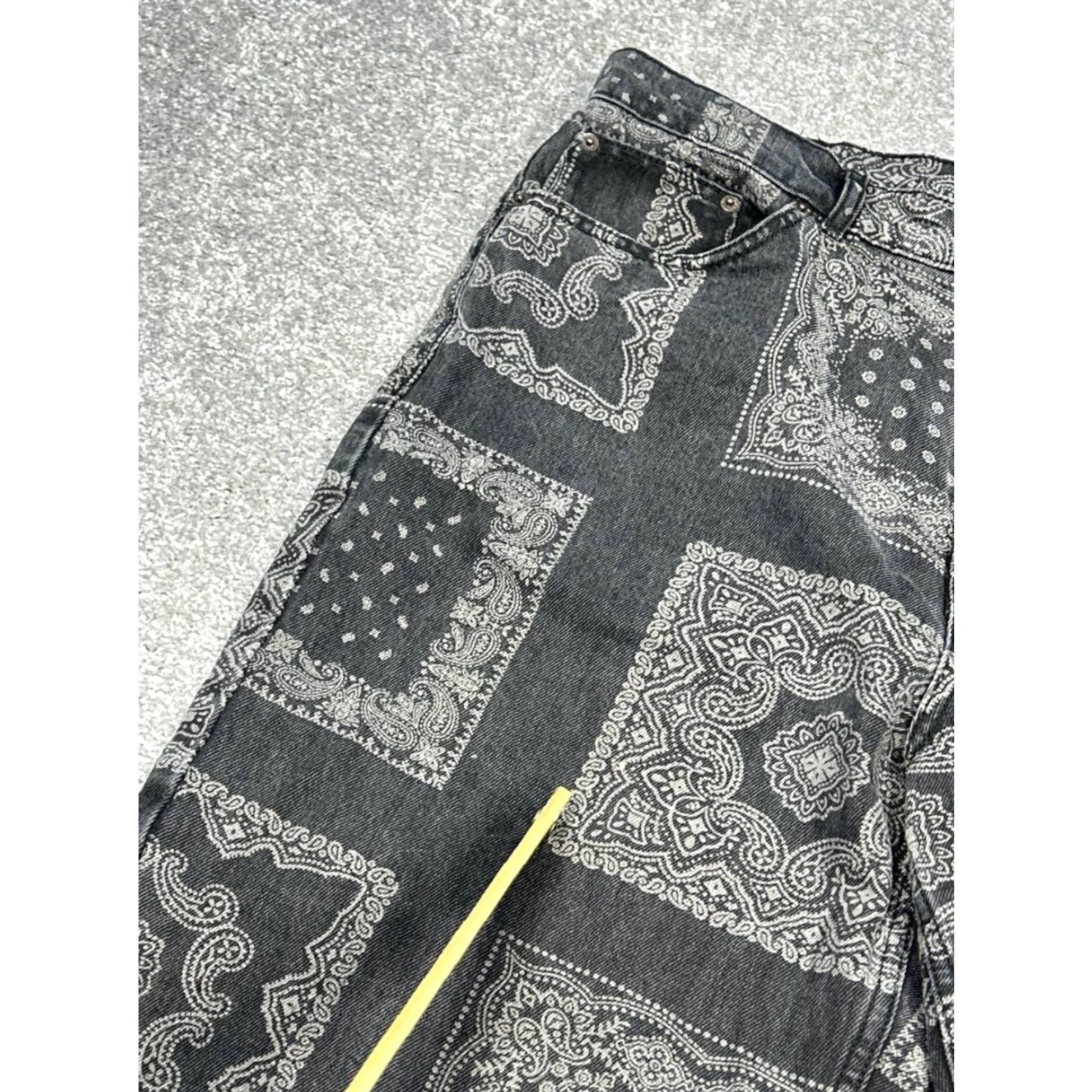 Urban Outfitters VINTAGE Urban Outfitters Capris Mens 34 Denim Gray Bandana Bow 17" Inseam jeans Regular Mens Size US 34 / EU 50 - 2 Thumbnail