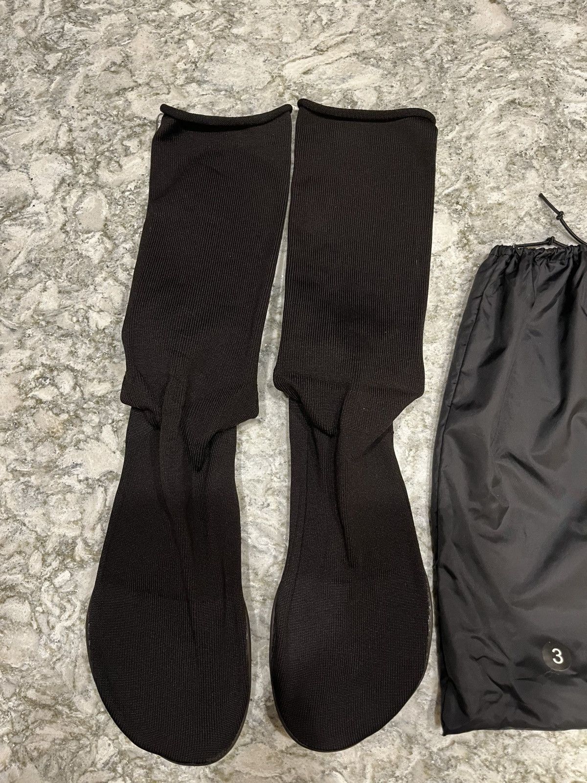 Kanye West × Yeezy Yeezy Pods Size 3 Size ONE SIZE - 2 Thumbnail