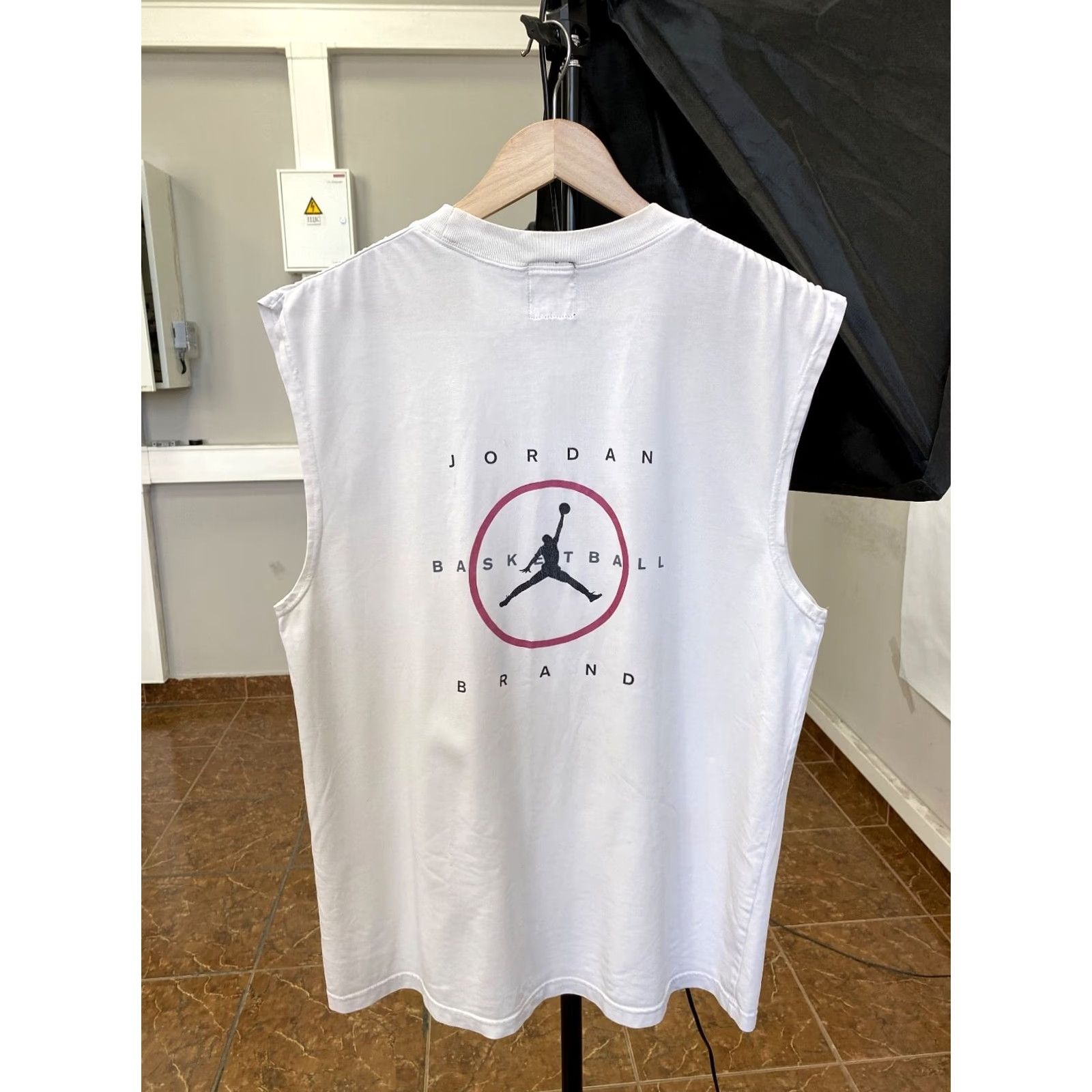 Nike Vintage Nike Jordan t-shirt Mens M White 90s USPS? Size US M / EU 48-50 / 2 - 2 Thumbnail