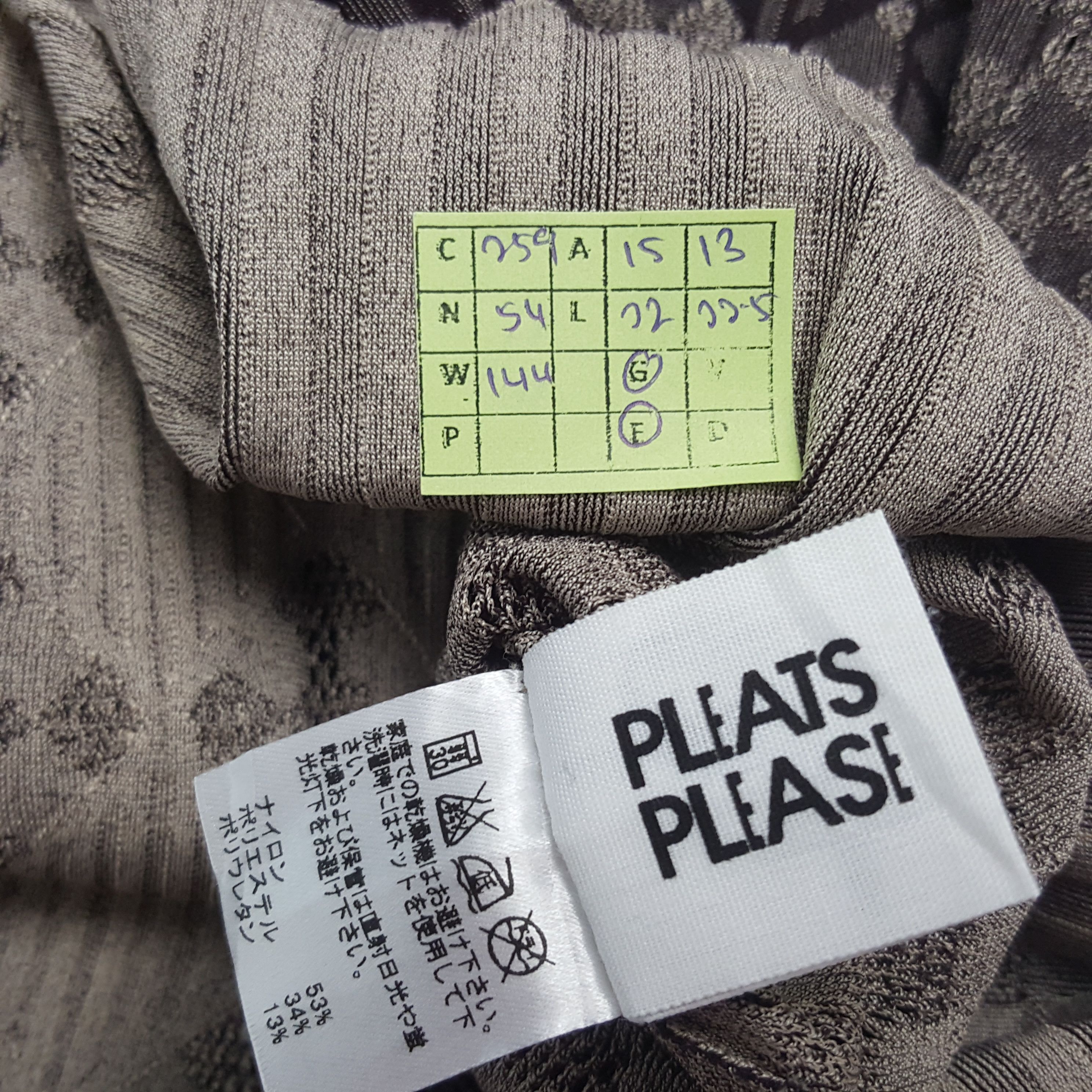 Japanese Brand × Pleats Please Issey Miyake × Vintage Vintage Pleats Please by Issey Miyake Japan Designer Tshirt Size XXS / US 00 / IT 34 - 7 Thumbnail