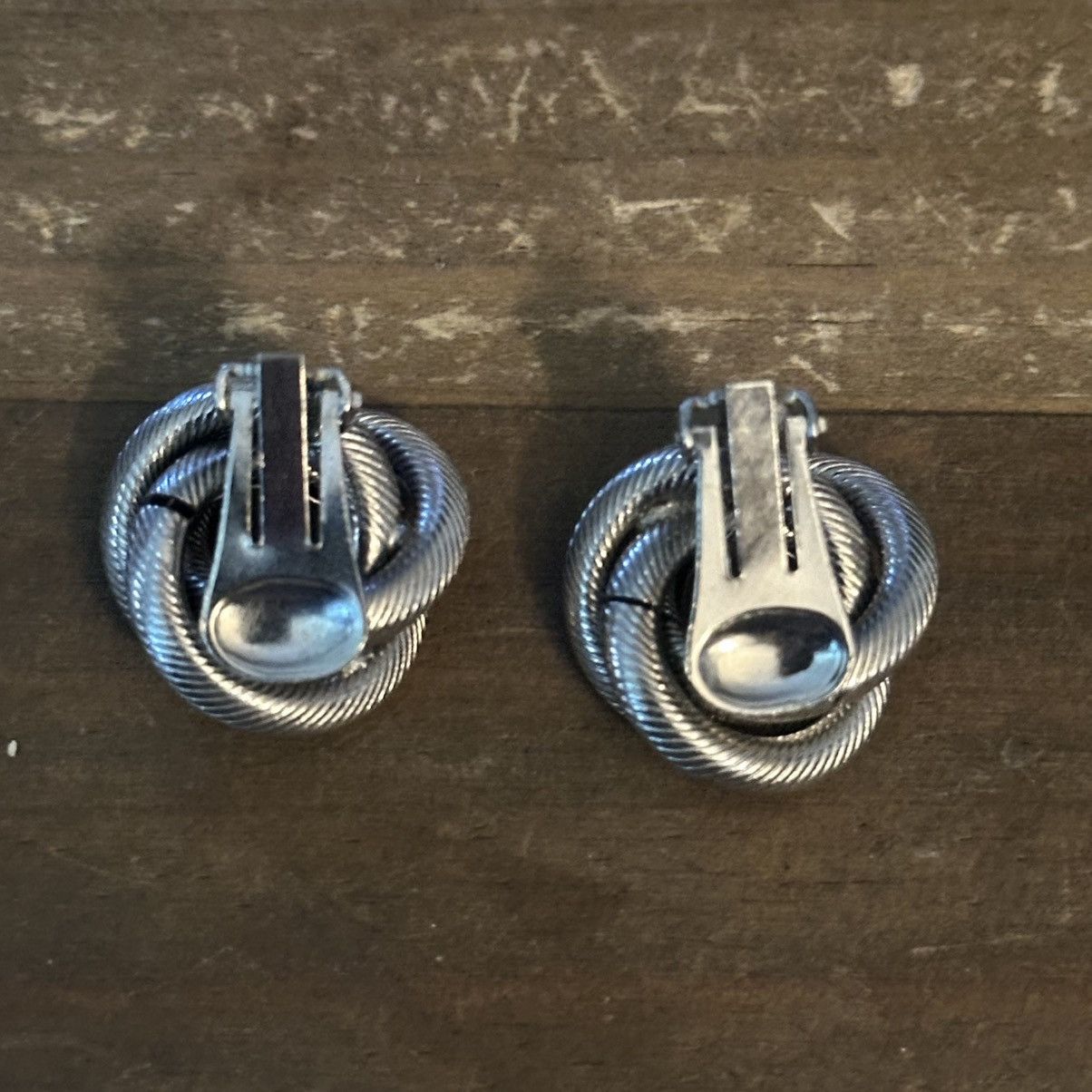 Vintage Vintage silver tone coiled love knot clip on earrings Size ONE SIZE - 4 Thumbnail