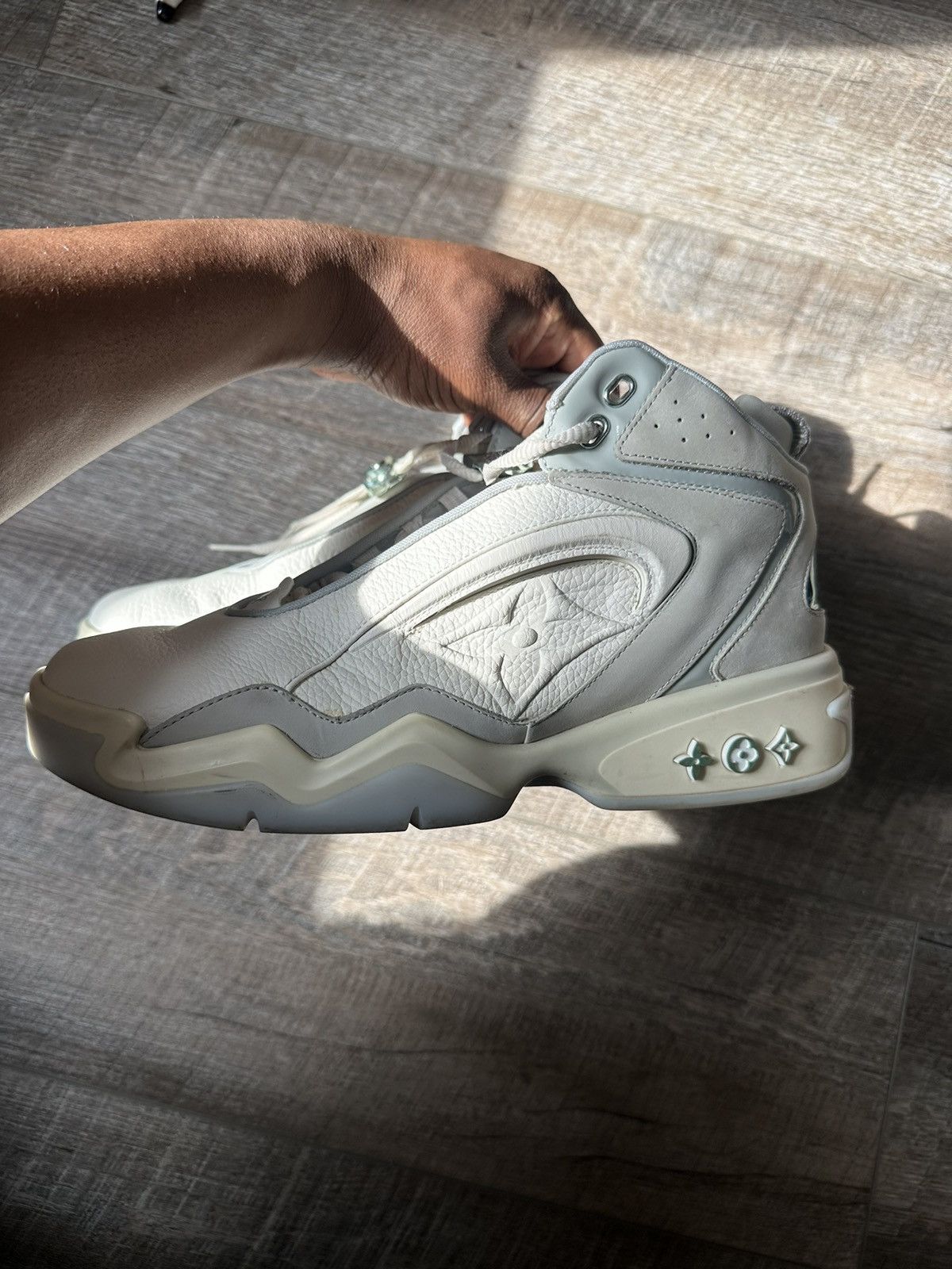 Louis Vuitton LOUIS VUITTON Trainer 2 Sneakers Size US 9 / EU 42 - 4 Thumbnail