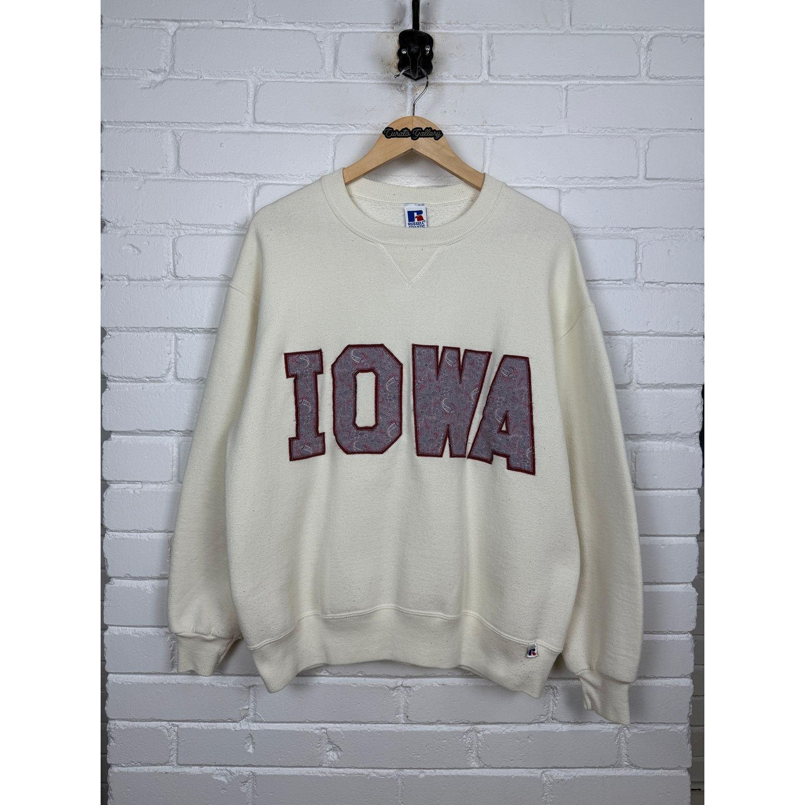 Vintage Vintage 90s Iowa Embroidered Russel Athletic Size XL Size US XL / EU 56 / 4 - 1 Thumbnail