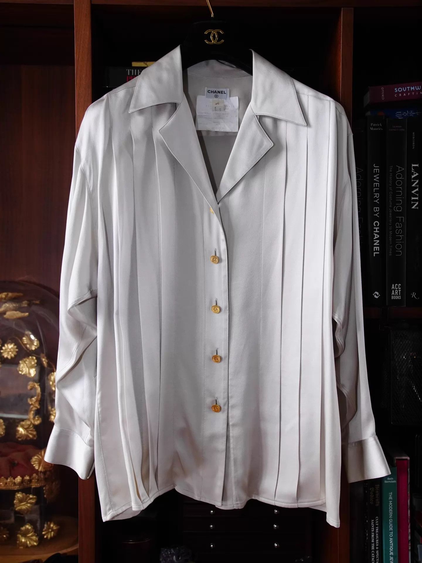 Chanel Chanel Vtg Gray Big Lapel Pleated Gold Button Shirt FR38 Size S / US 4 / IT 40 - 2 Thumbnail