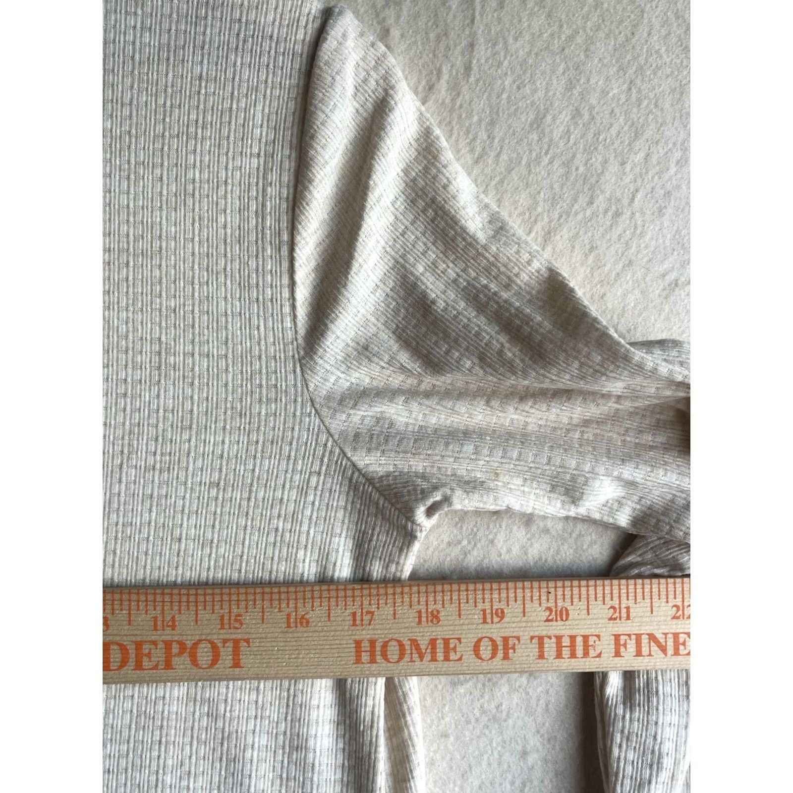 Vintage G.H. Bass & Co. Women's Beige Knit Henley Long Sleeve Top Button M Beige Henley Casual Knit Top Women Xs? (No) Size M / US 6-8 / IT 42-44 - 3 Thumbnail
