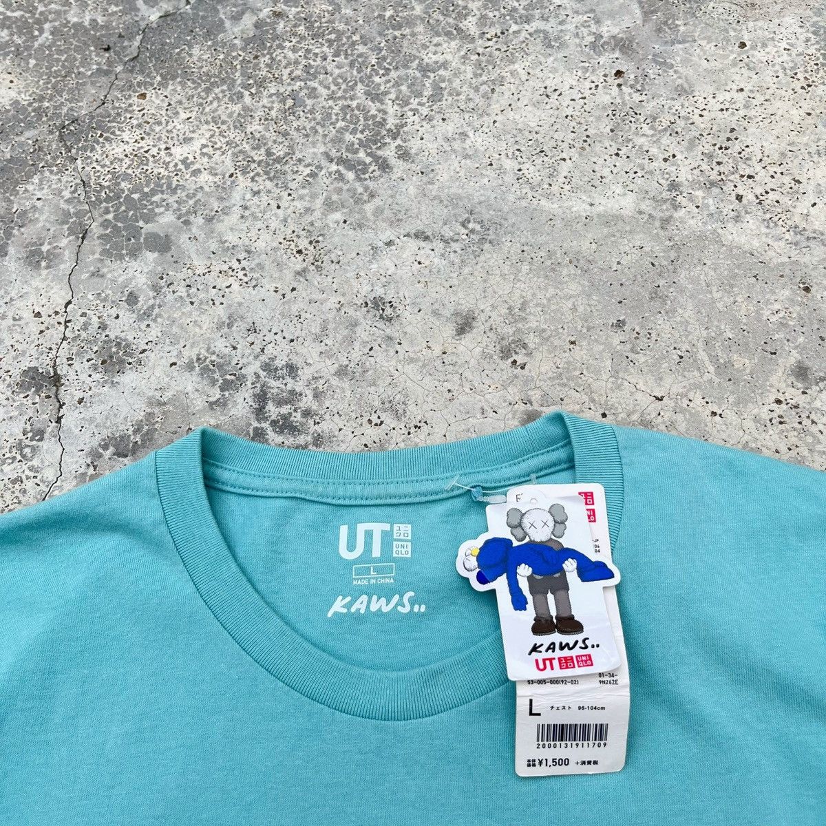 Kaws KAWS New Old Stock UT 2019 Discontinued Design Tee Size US L / EU 52-54 / 3 - 3 Thumbnail