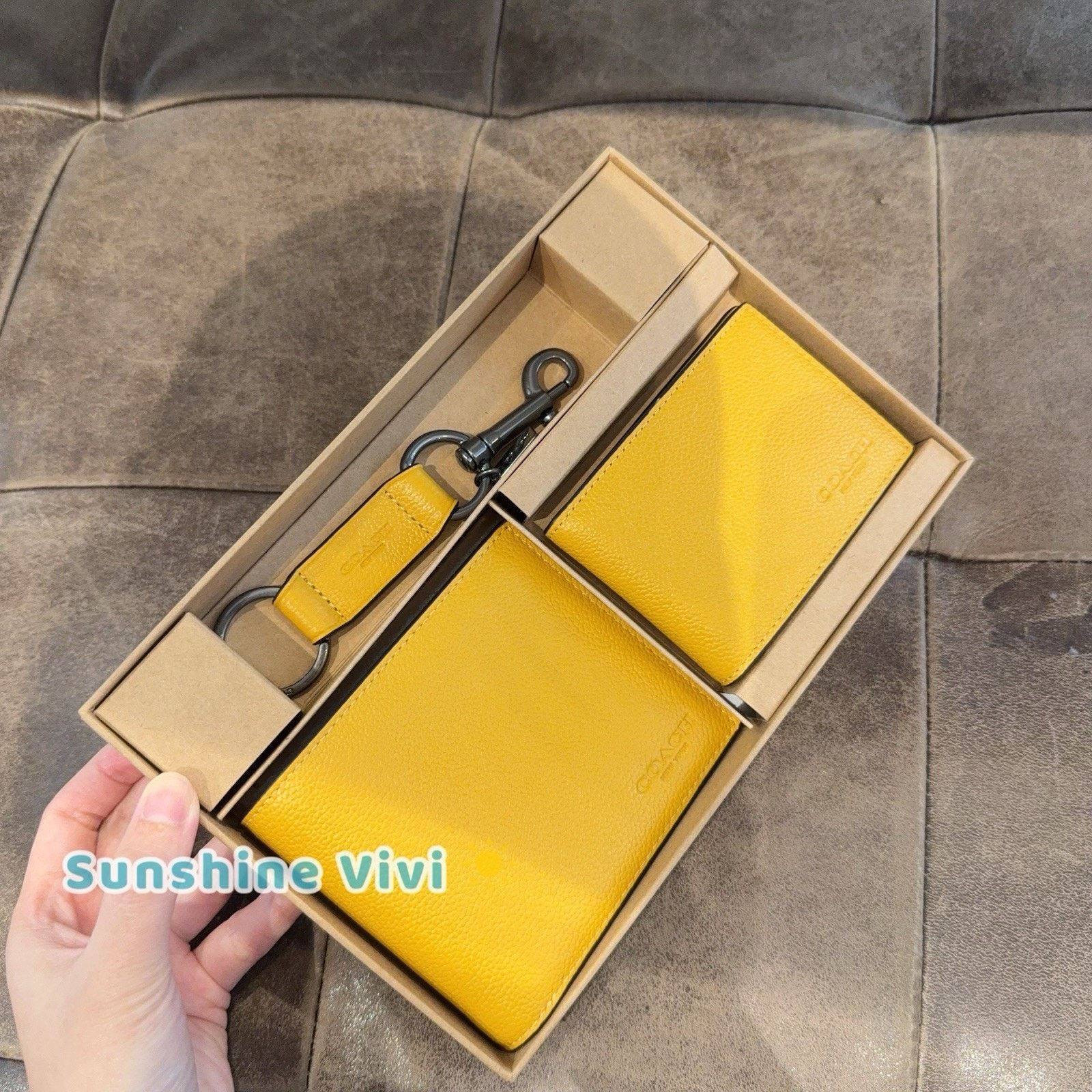 Coach NWT Coach Boxed Wallet Set With Key Fob CS433 Buttercup Size ONE SIZE - 2 Thumbnail