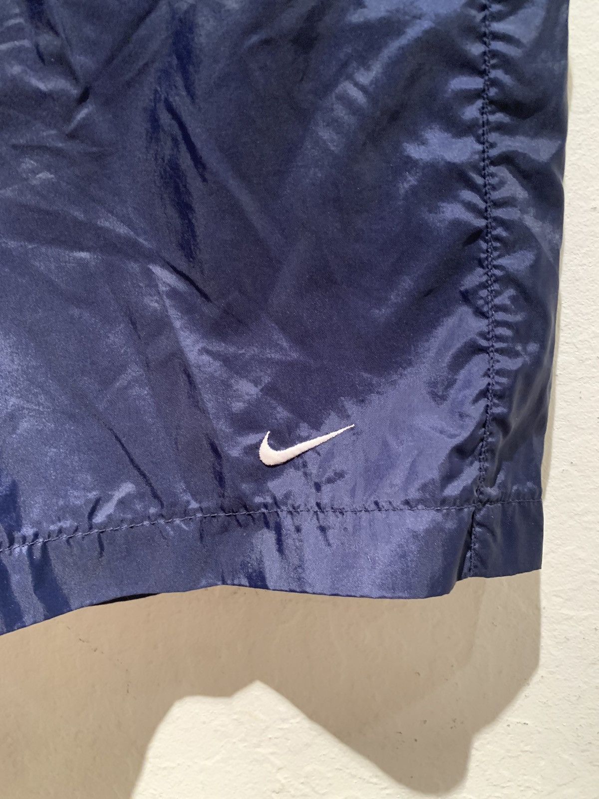 Nike *RARE* Vintage Nike Swoosh Logo Embroidered Shorts / Trunks Size US 36 / EU 52 - 2 Thumbnail