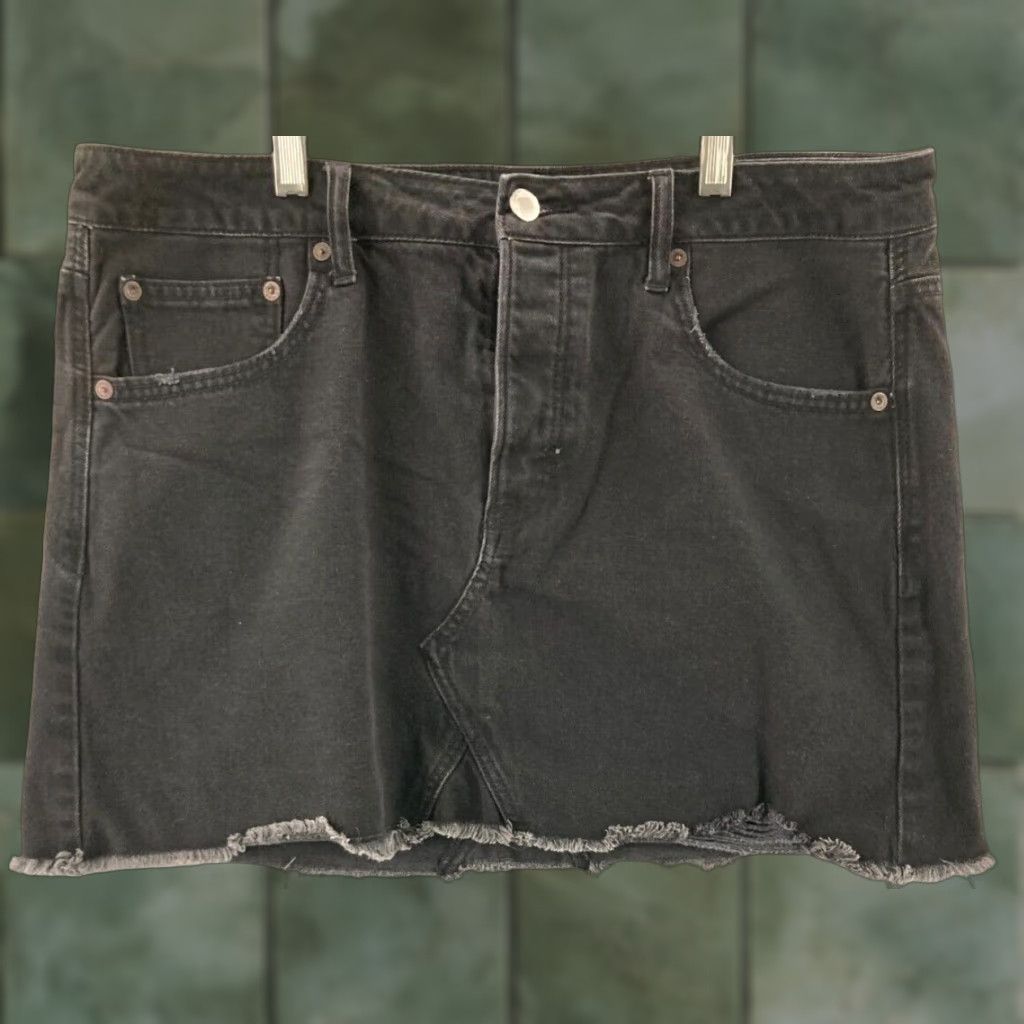 American Eagle Outfitters American Eagle Outfitters Black Denim Mini Skirt Womens Size 14 High Rise Button Fly City Festival Gothic Size 36" / US 14 / IT 50 - 1 Thumbnail