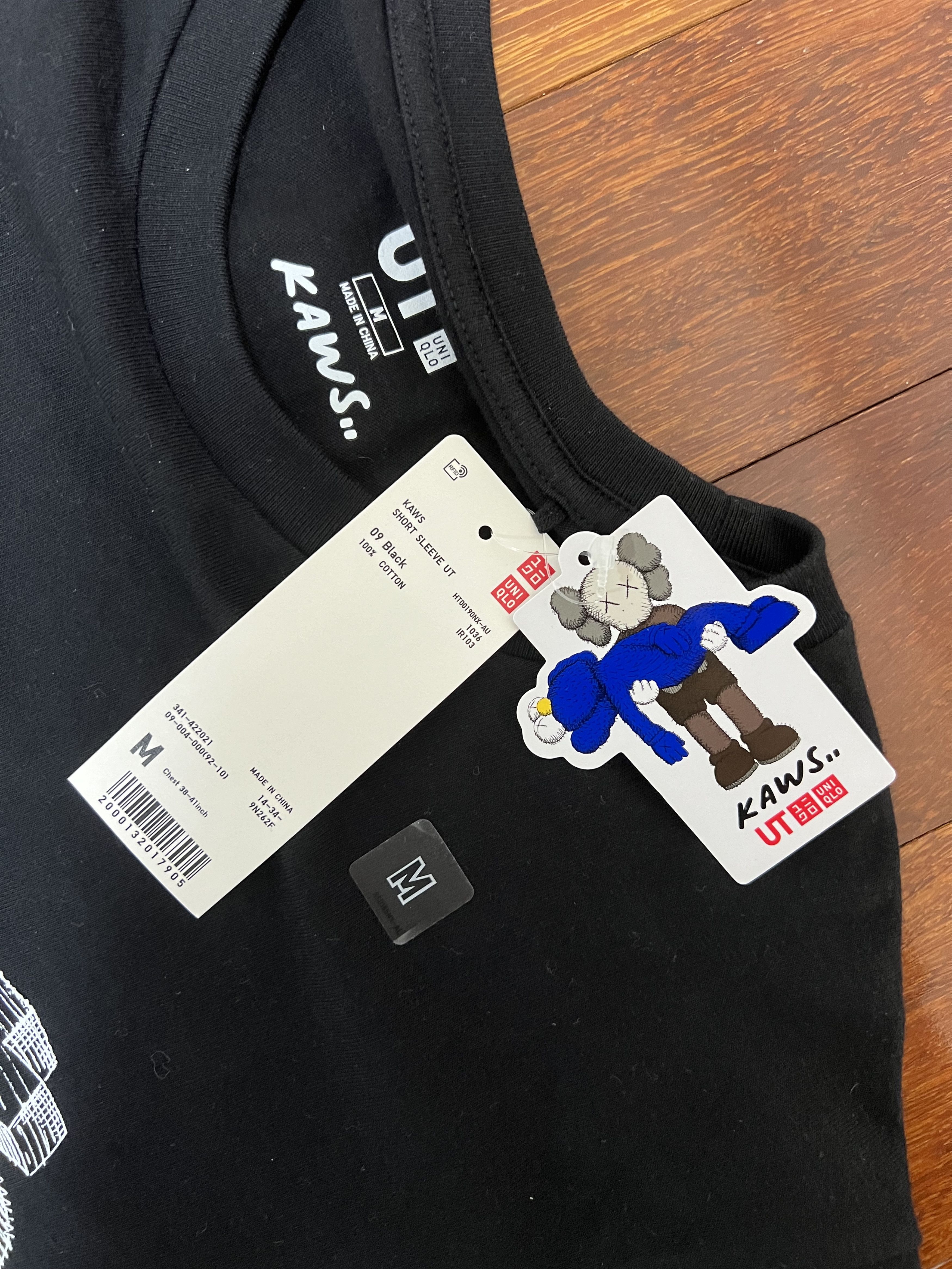 Kaws × Uniqlo 💚 Kaws x Uniqlo Wordmark Tee Black Medium NEW Size US M / EU 48-50 / 2 - 6 Thumbnail