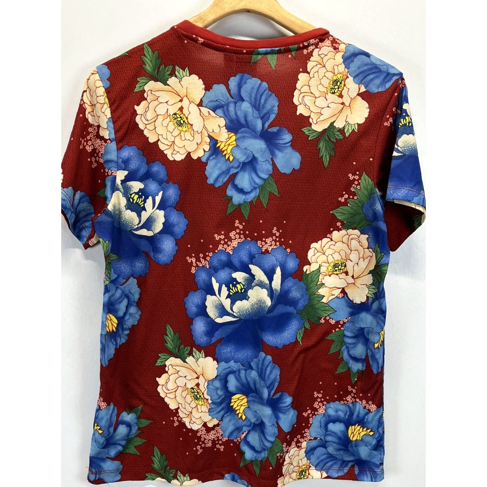 Adidas Adidas Trefoil Red Floral Tshirt Sz Small Unisex Active Workout Casual Size S / US 4 / IT 40 - 2 Thumbnail