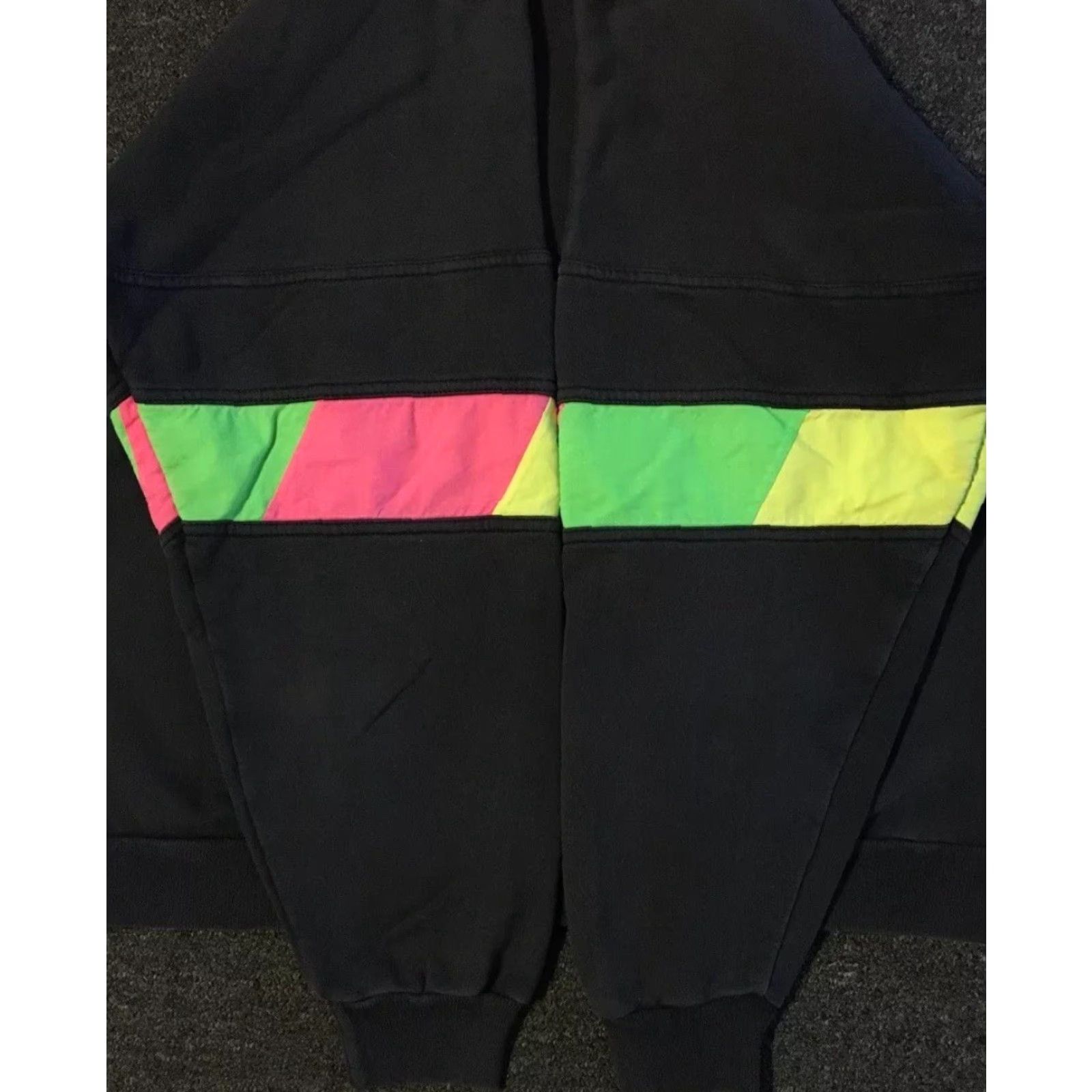 Vintage VINTAGE Banff Centre for Arts and Creativity Hooded Sweatshirt M Black 90s Grunge Vaporwave Surf Skate Canada Mens Medium Size US M / EU 48-50 / 2 - 4 Thumbnail
