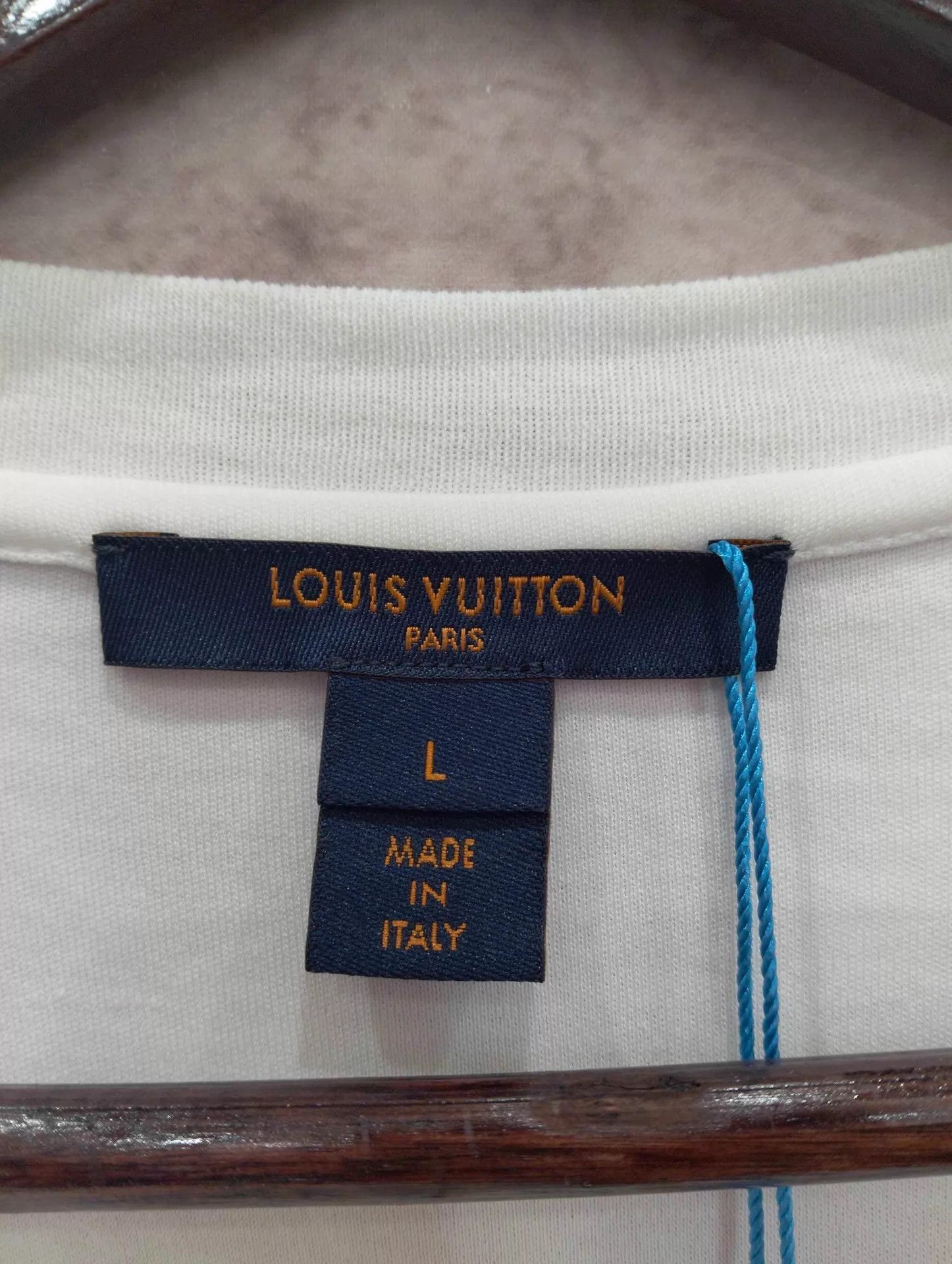 Louis Vuitton LOUIS VUITTON White Badge Embroidered SS T-shirt L 95New Size L / US 10 / IT 46 - 4 Thumbnail