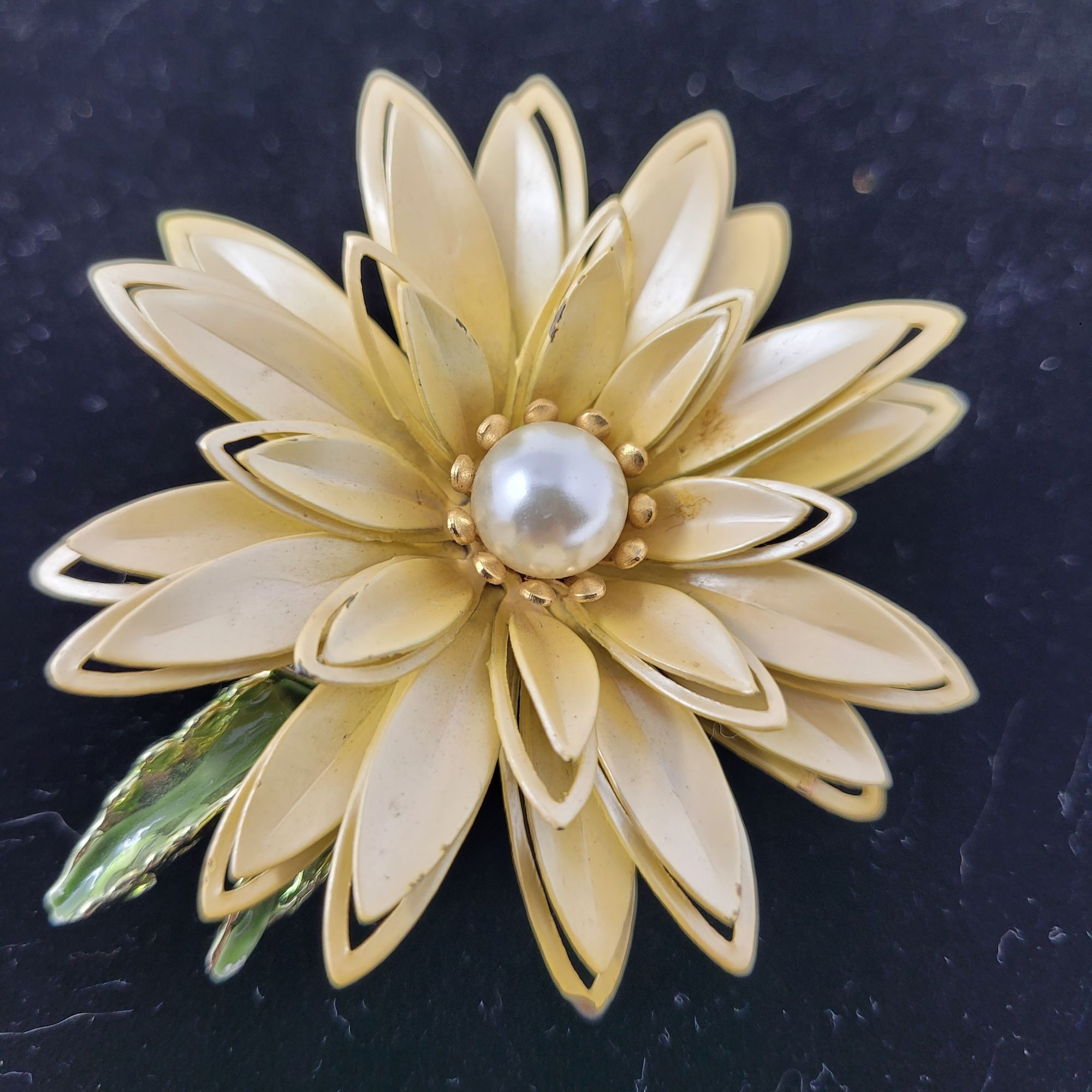 Vintage Vintage 3D Pearlized Beige Enamel Flower Brooch Pin Faux Pea Size ONE SIZE - 1 Thumbnail
