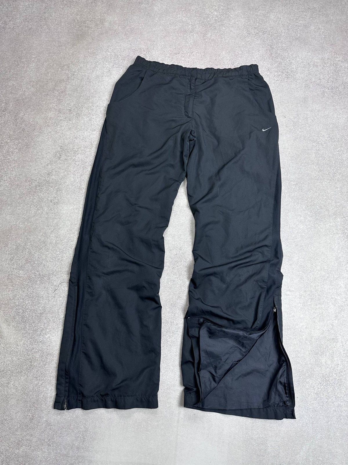 Nike Vintage Nike Swoosh Nylon Baggy Y2K Retro Tracksuit S Size US S / EU 44-46 / 1 - 7 Thumbnail