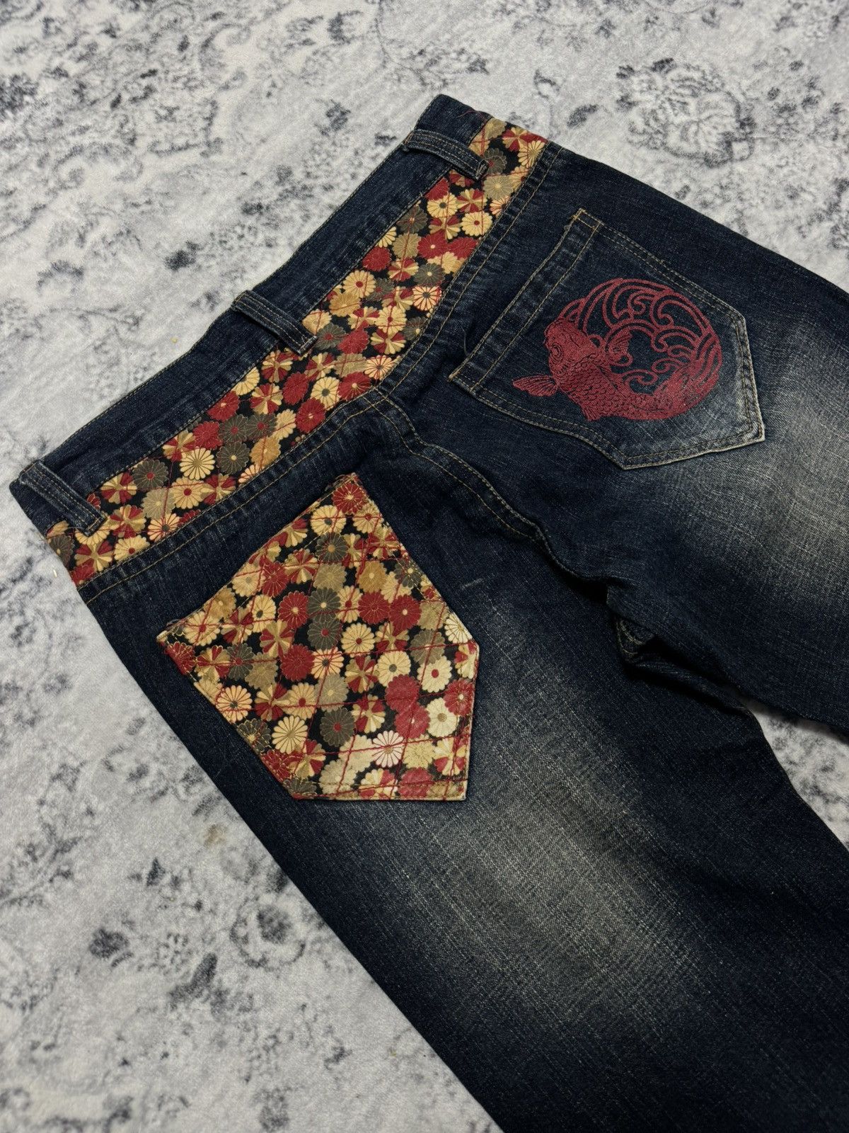 Japanese Brand JAPANESE BRAND KOI FISH KARAKURI STYLE DISTERSSED DENIM JEAN Size US 32 / EU 48 - 12 Thumbnail