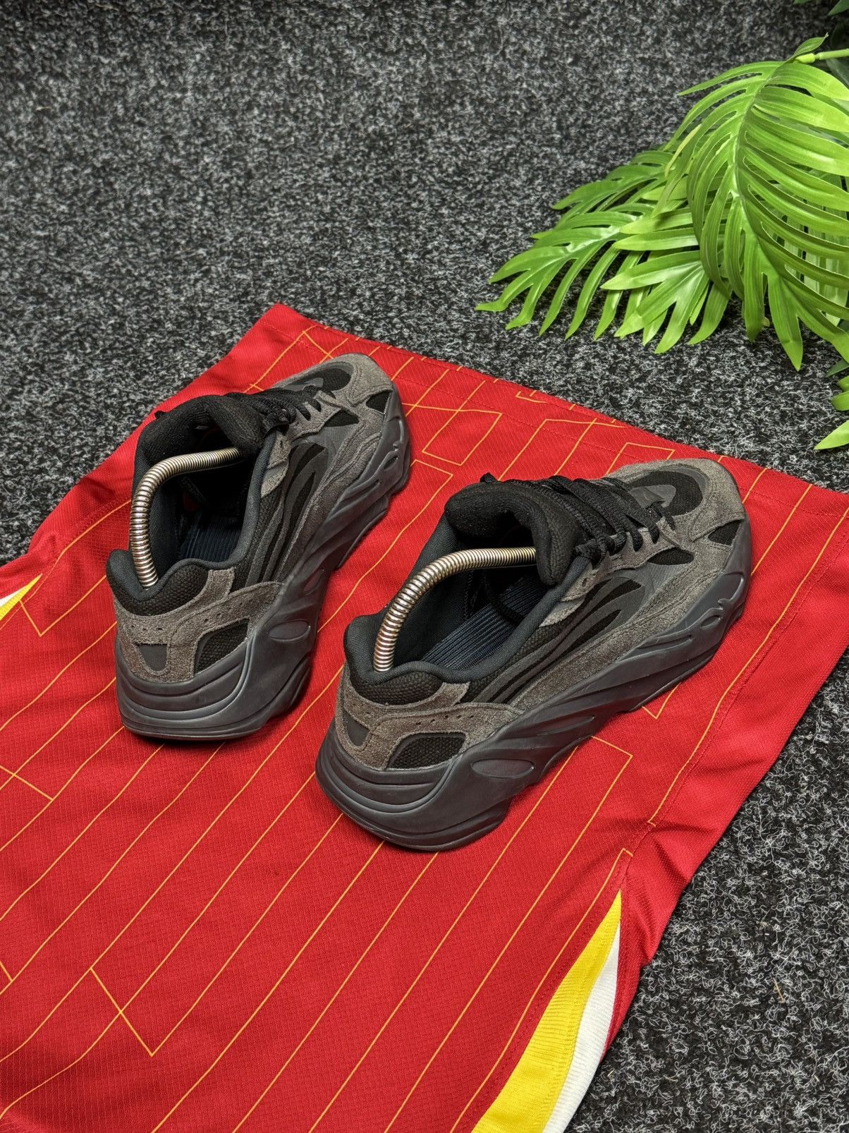 Adidas Adidas Yeezy Boost 700 V2 Vanta FU6684 Size 39 Size US 6 / IT 36 - 8 Thumbnail