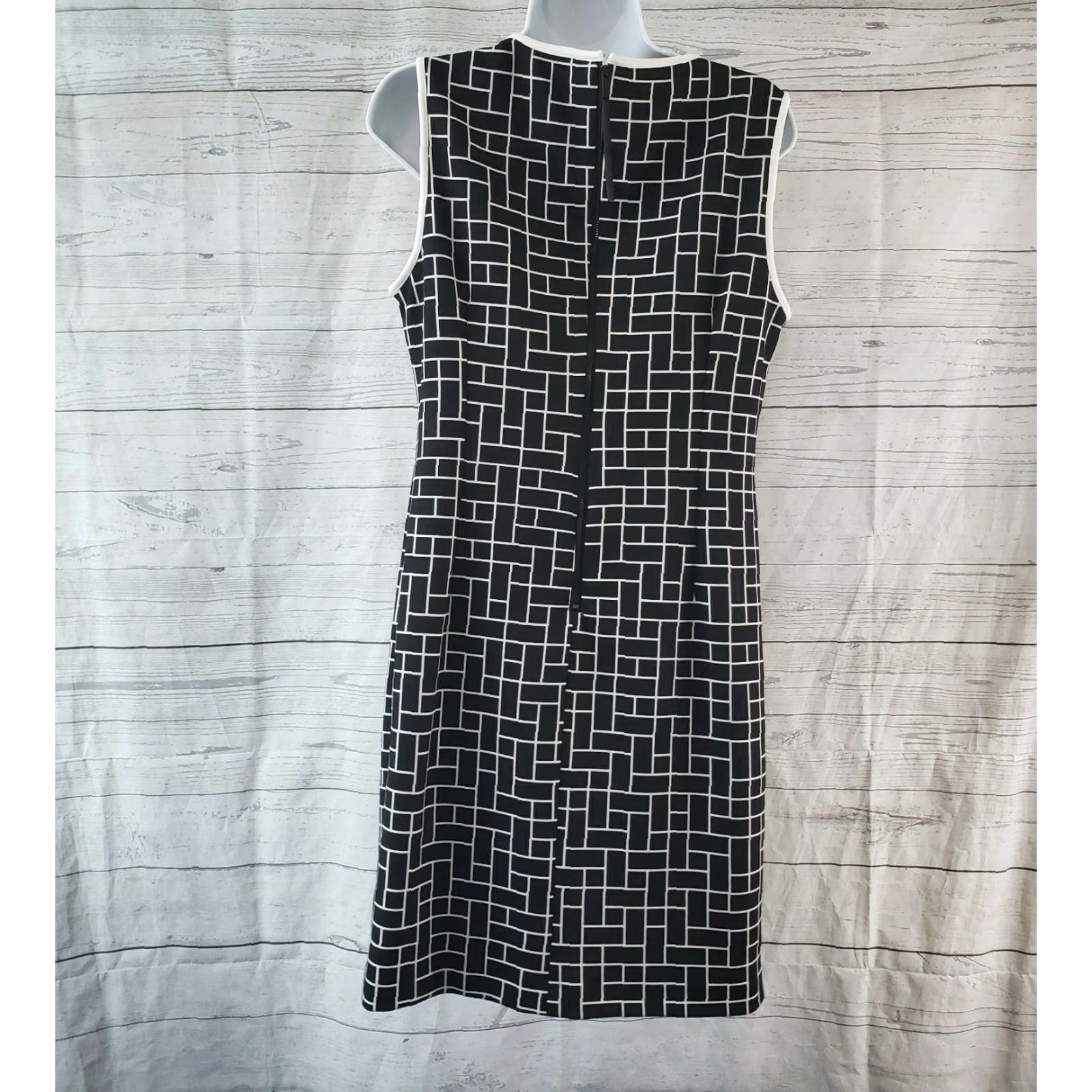 Vince Camuto Vince Camuto Womens Dress Sz 10 Black White Geometric Sleeveless Sheath Vintage No (adjusted to fit rules?) Size L / US 10 / IT 46 - 4 Thumbnail
