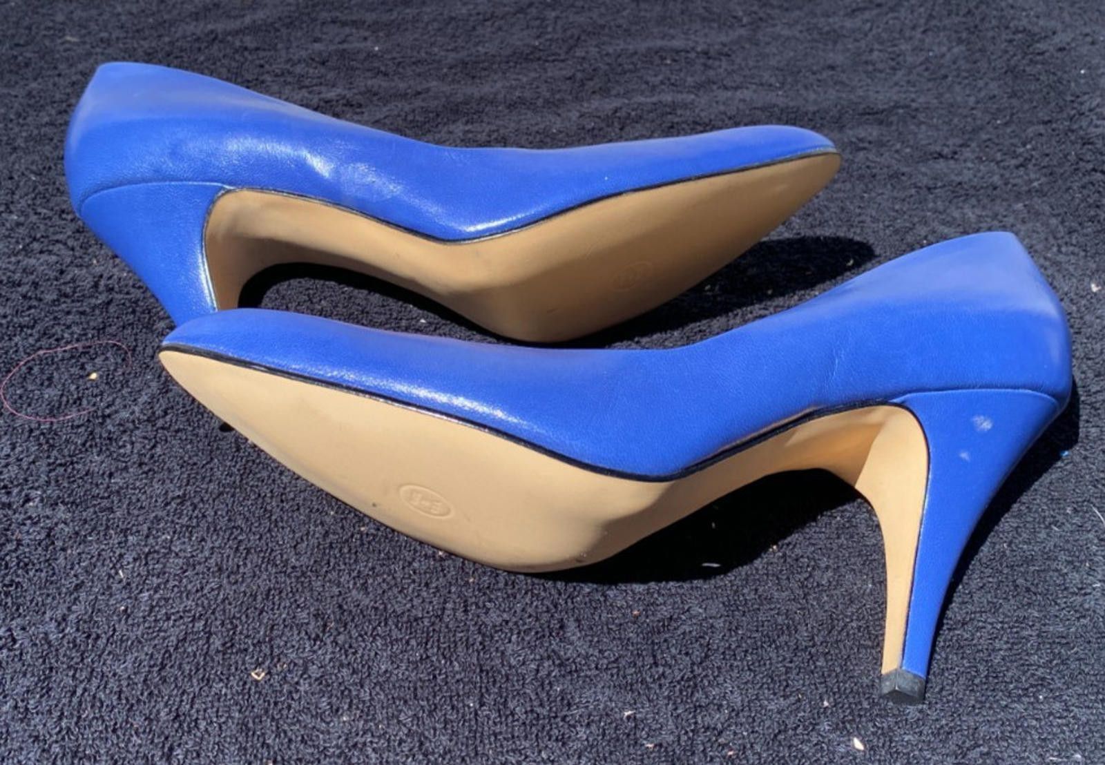 Designer Joyce Blue With Gold Insole Heels Size 8.5 (S637) Size US 8.5 / IT 38.5 - 3 Thumbnail