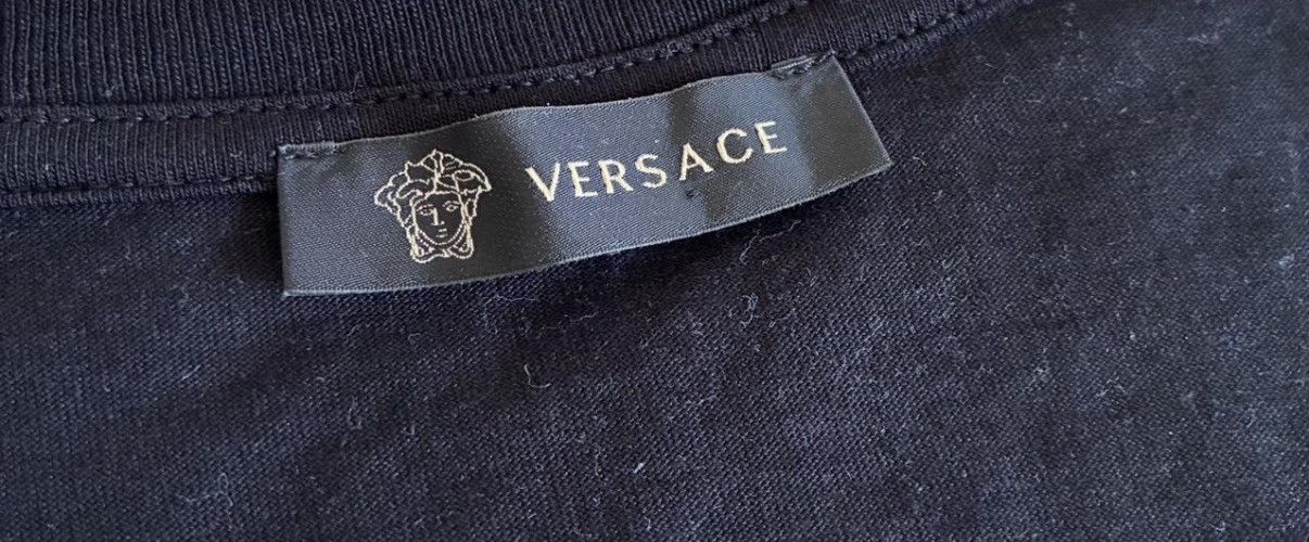 Versace Versace Barocco Medallion Graphic T-Shirt Black Gold Italy L Size US L / EU 52-54 / 3 - 3 Thumbnail