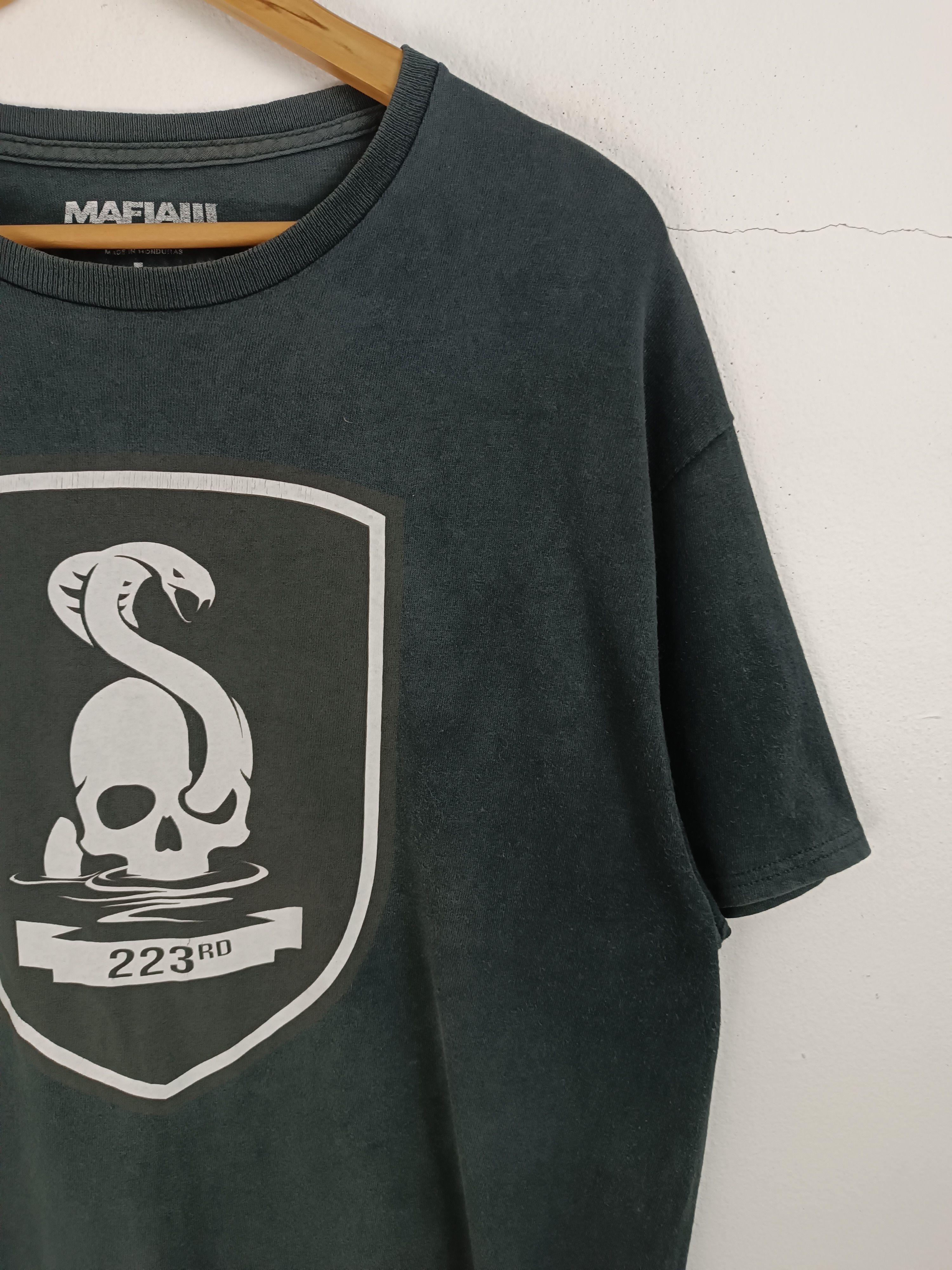Microsoft VINTAGE 2016 FADED MAFIA III GAME 223 SNAKE LOGO TEE cod gta Size US L / EU 52-54 / 3 - 6 Thumbnail