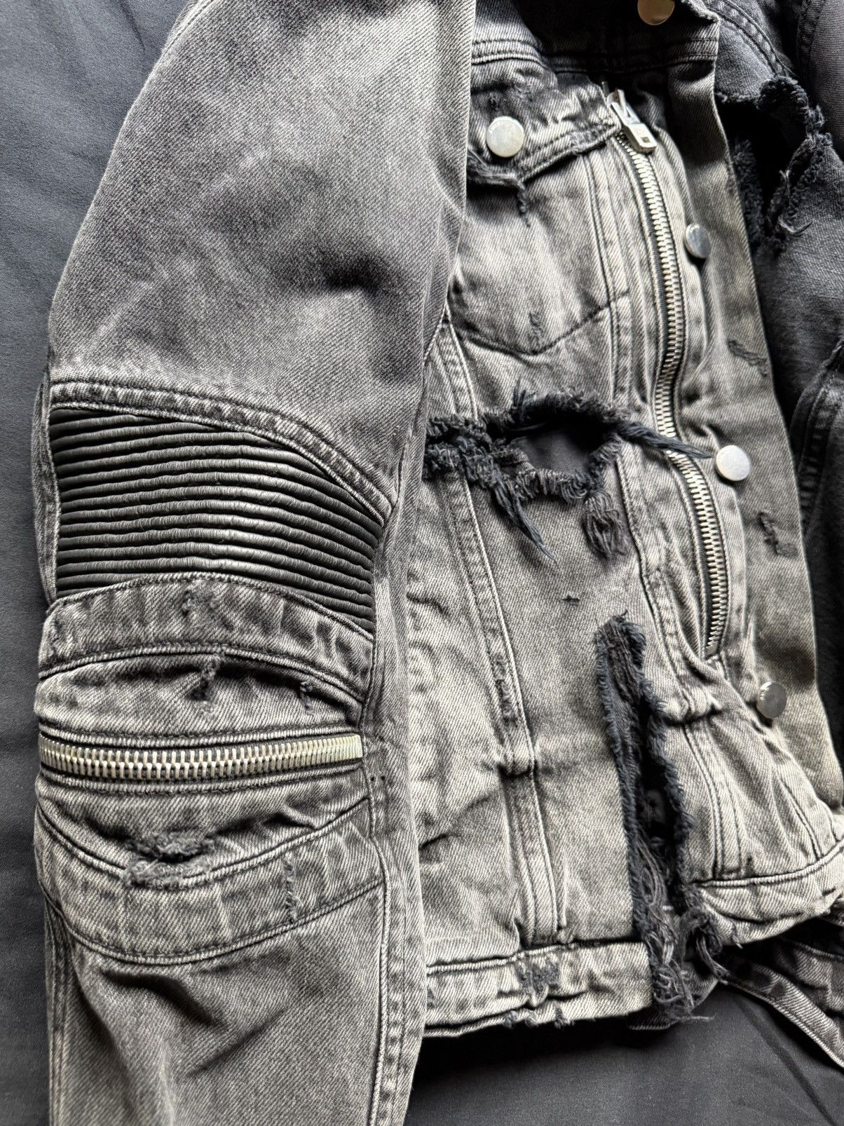 Amiri Amiri Distressed Reconstructed Denim Jacket Large Size US L / EU 52-54 / 3 - 11 Thumbnail