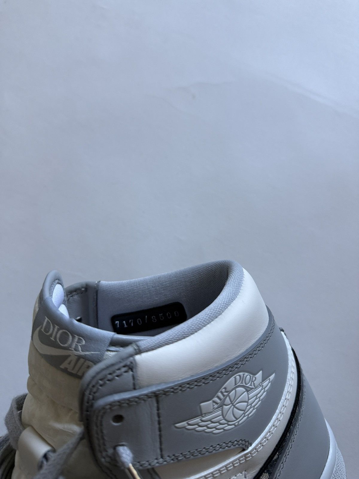Dior × Jordan Brand Dior x Air Jordan 1 High Size US 9 / EU 42 - 9 Thumbnail